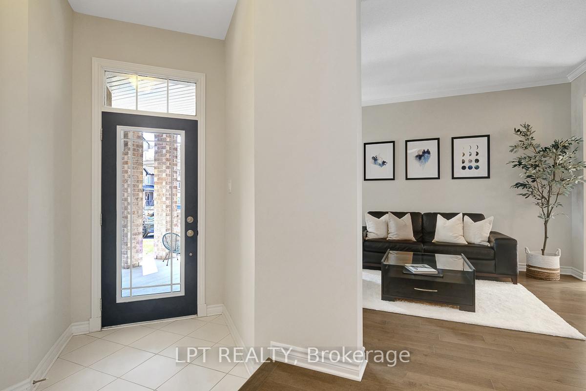Photo 4 of 214 Shinleaf Crescent, Ottawa, Mer Bleue/Bradley Estates/Anderson Park — HOMEH