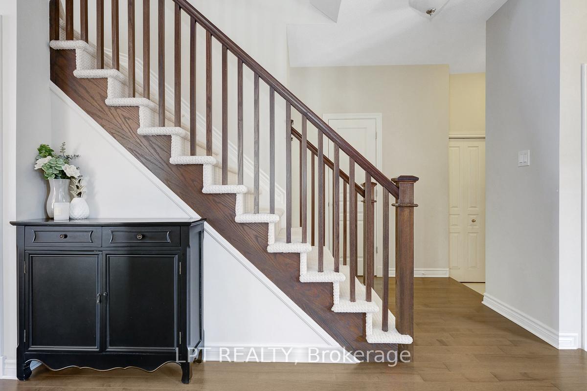 Photo 5 of 214 Shinleaf Crescent, Ottawa, Mer Bleue/Bradley Estates/Anderson Park — HOMEH