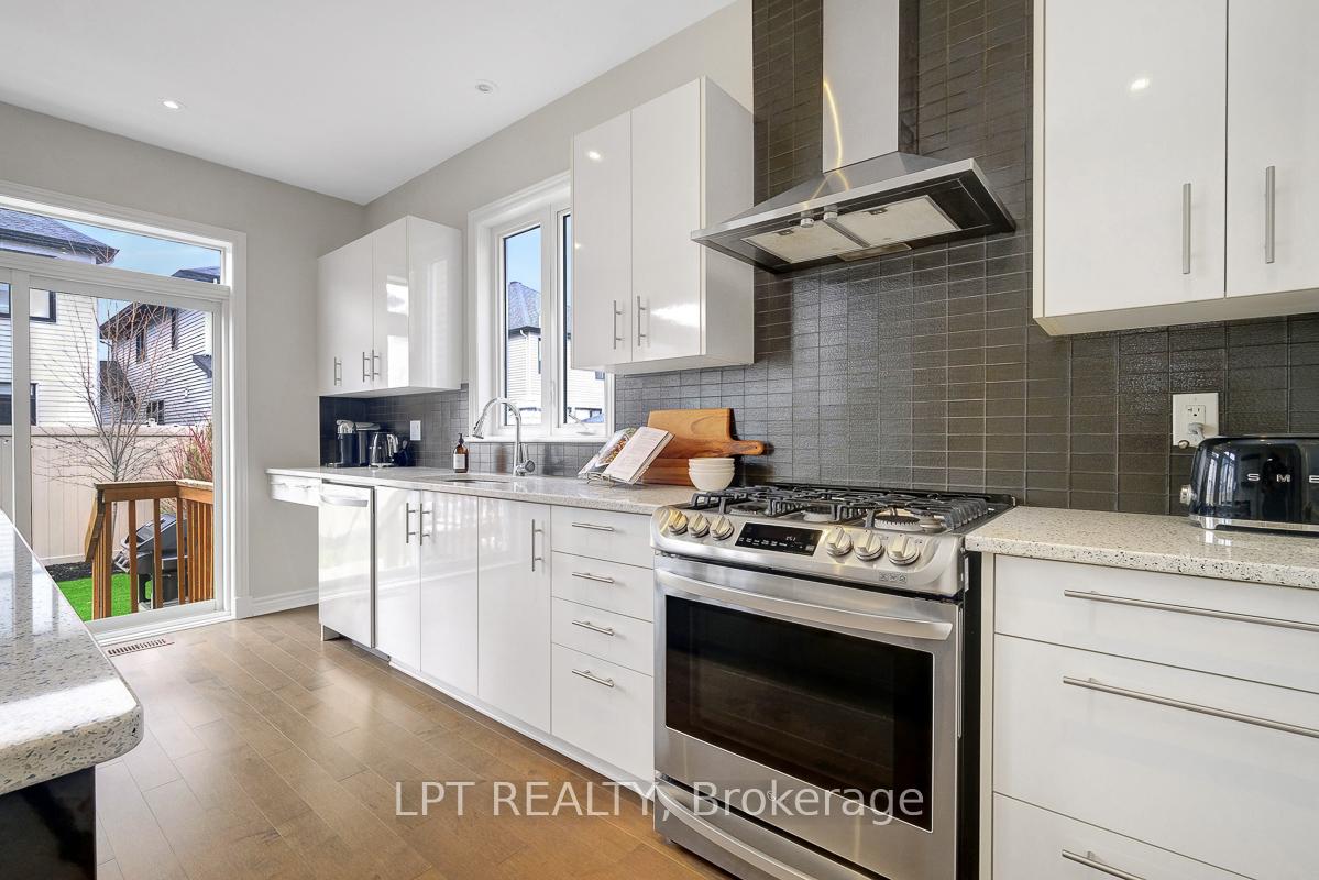 Photo 15 of 214 Shinleaf Crescent, Ottawa, Mer Bleue/Bradley Estates/Anderson Park — HOMEH