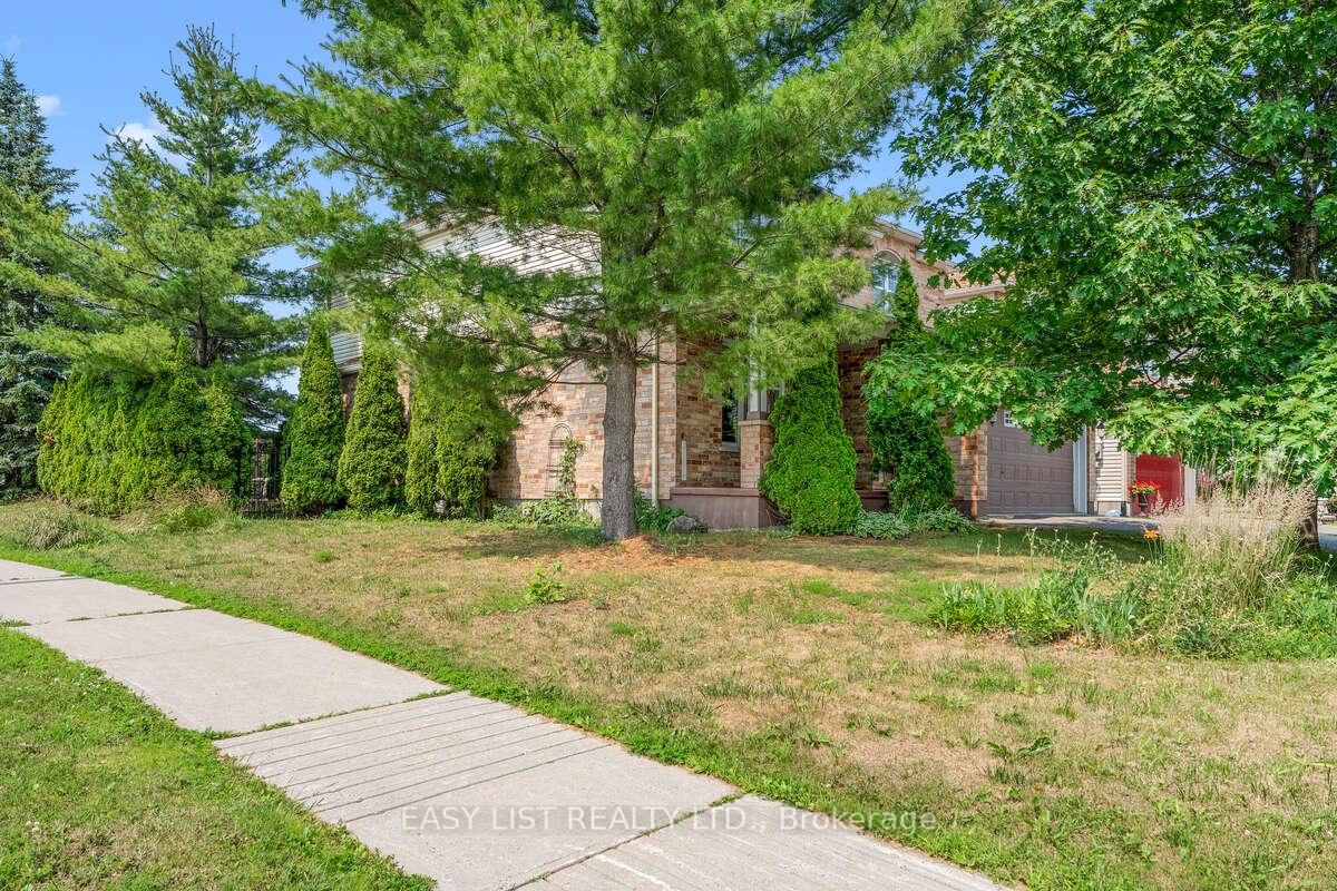Photo 3 of 10 Birdseye Terrace, Ottawa, Springridge/East Village — HOMEH