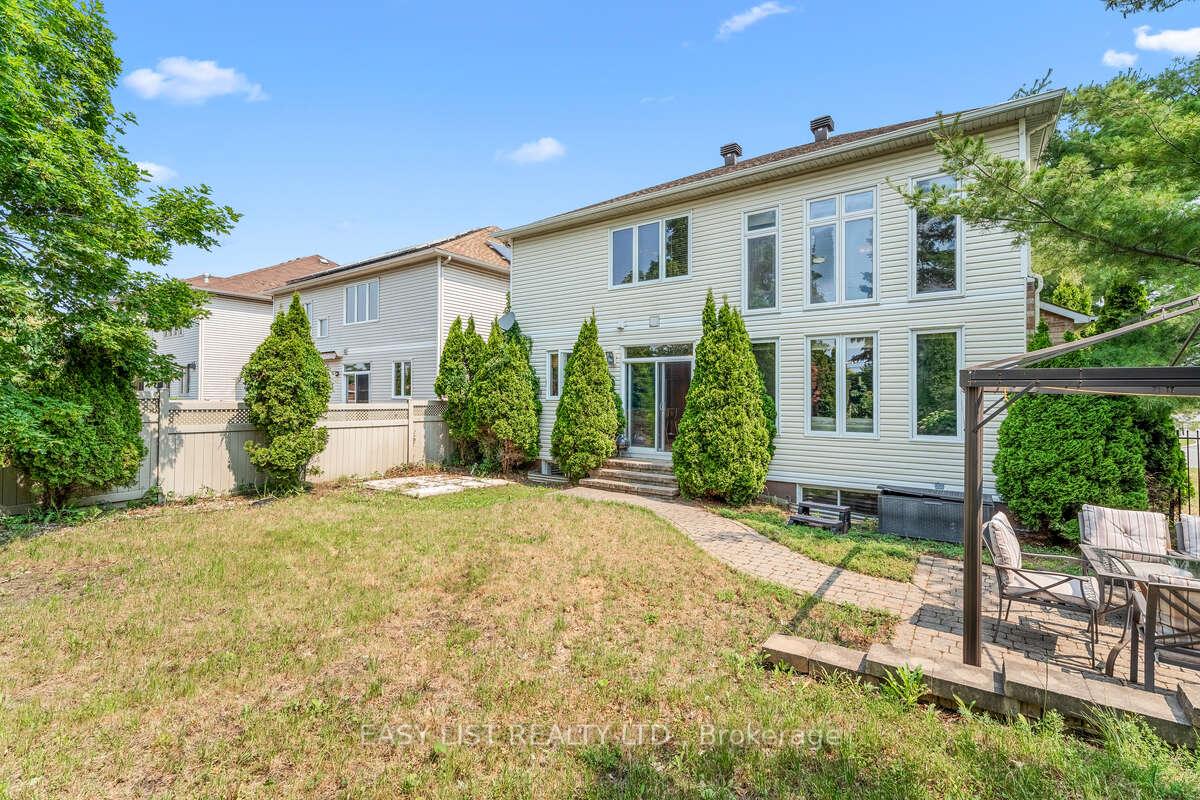 Photo 6 of 10 Birdseye Terrace, Ottawa, Springridge/East Village — HOMEH