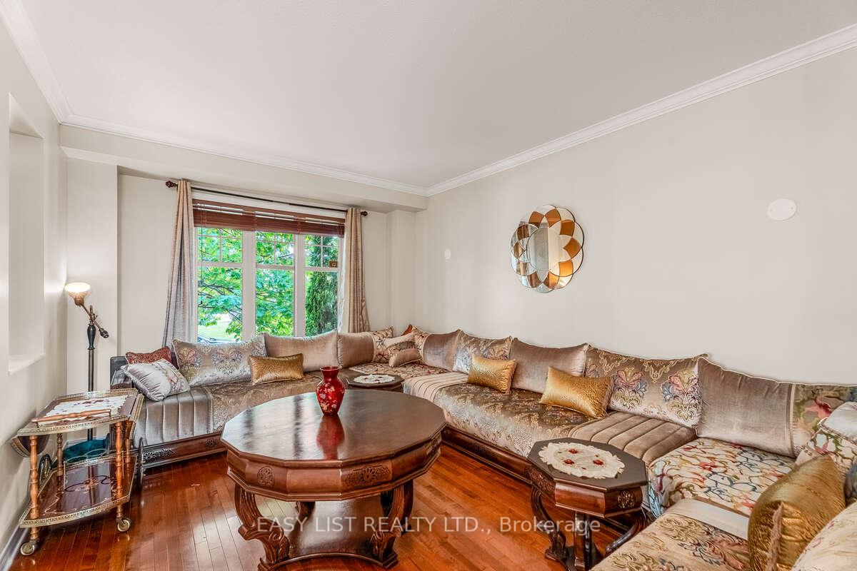 Photo 9 of 10 Birdseye Terrace, Ottawa, Springridge/East Village — HOMEH