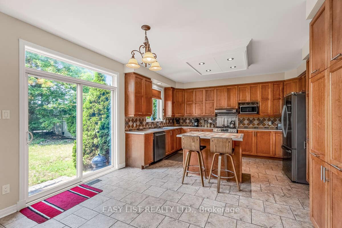 Photo 17 of 10 Birdseye Terrace, Ottawa, Springridge/East Village — HOMEH