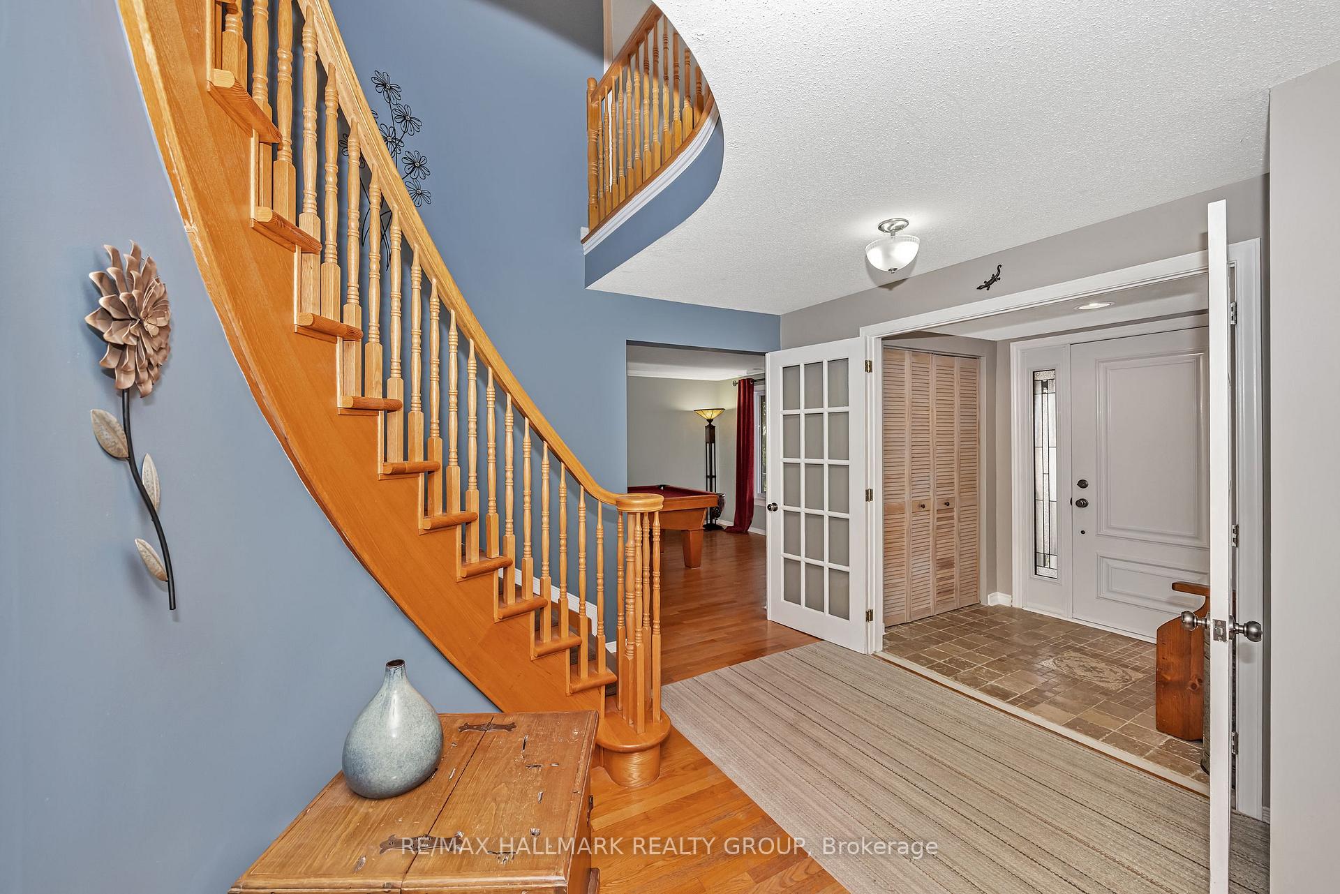 Photo 4 of 1814 Thornecrest Street, Ottawa, Chapel Hill — HOMEH