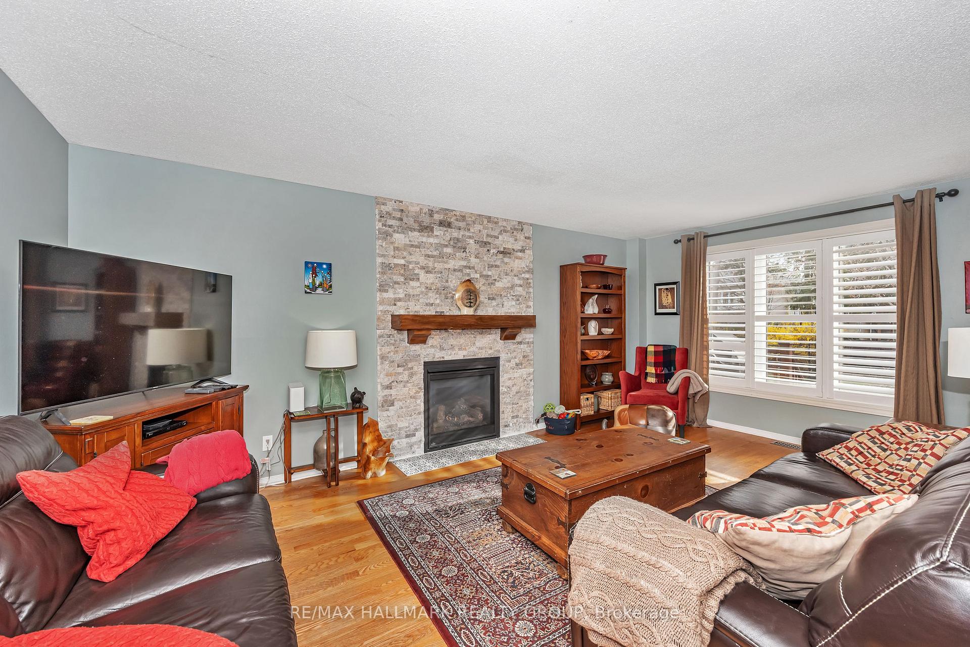 Photo 6 of 1814 Thornecrest Street, Ottawa, Chapel Hill — HOMEH