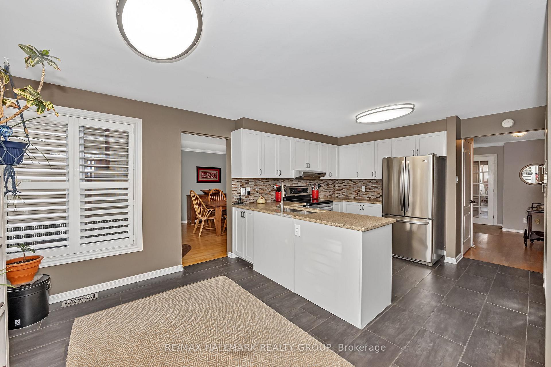 Photo 9 of 1814 Thornecrest Street, Ottawa, Chapel Hill — HOMEH