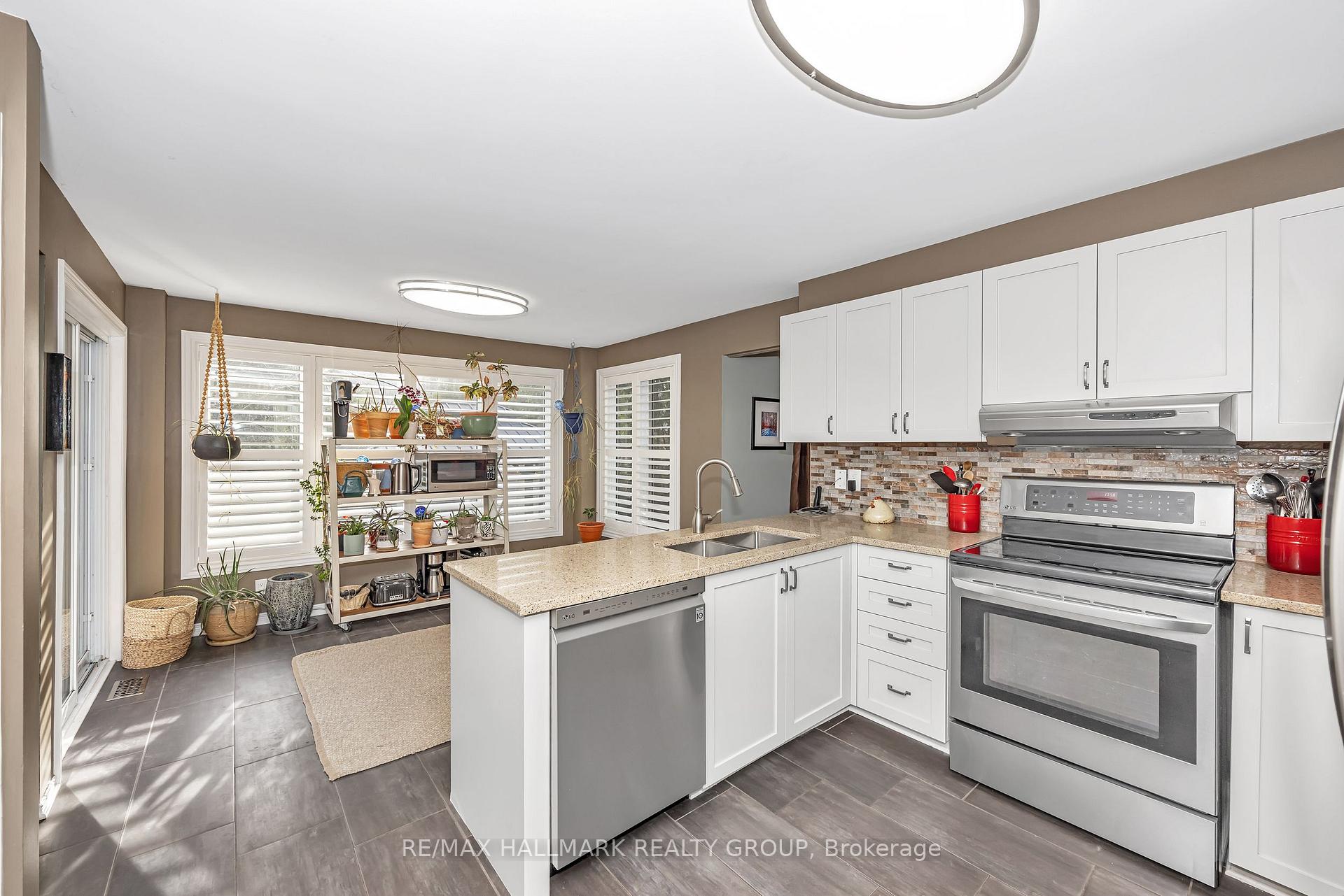 Photo 10 of 1814 Thornecrest Street, Ottawa, Chapel Hill — HOMEH