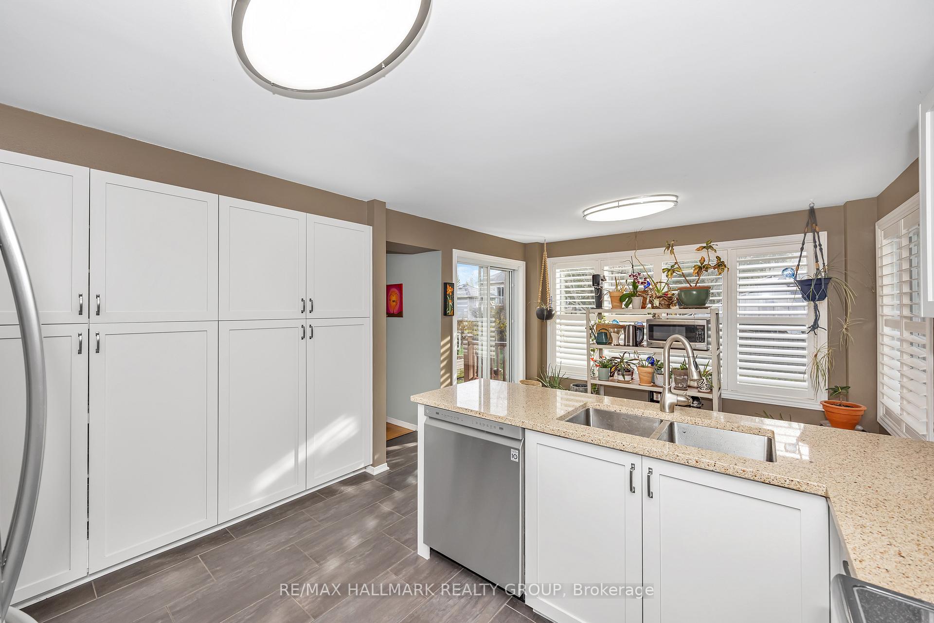 Photo 11 of 1814 Thornecrest Street, Ottawa, Chapel Hill — HOMEH