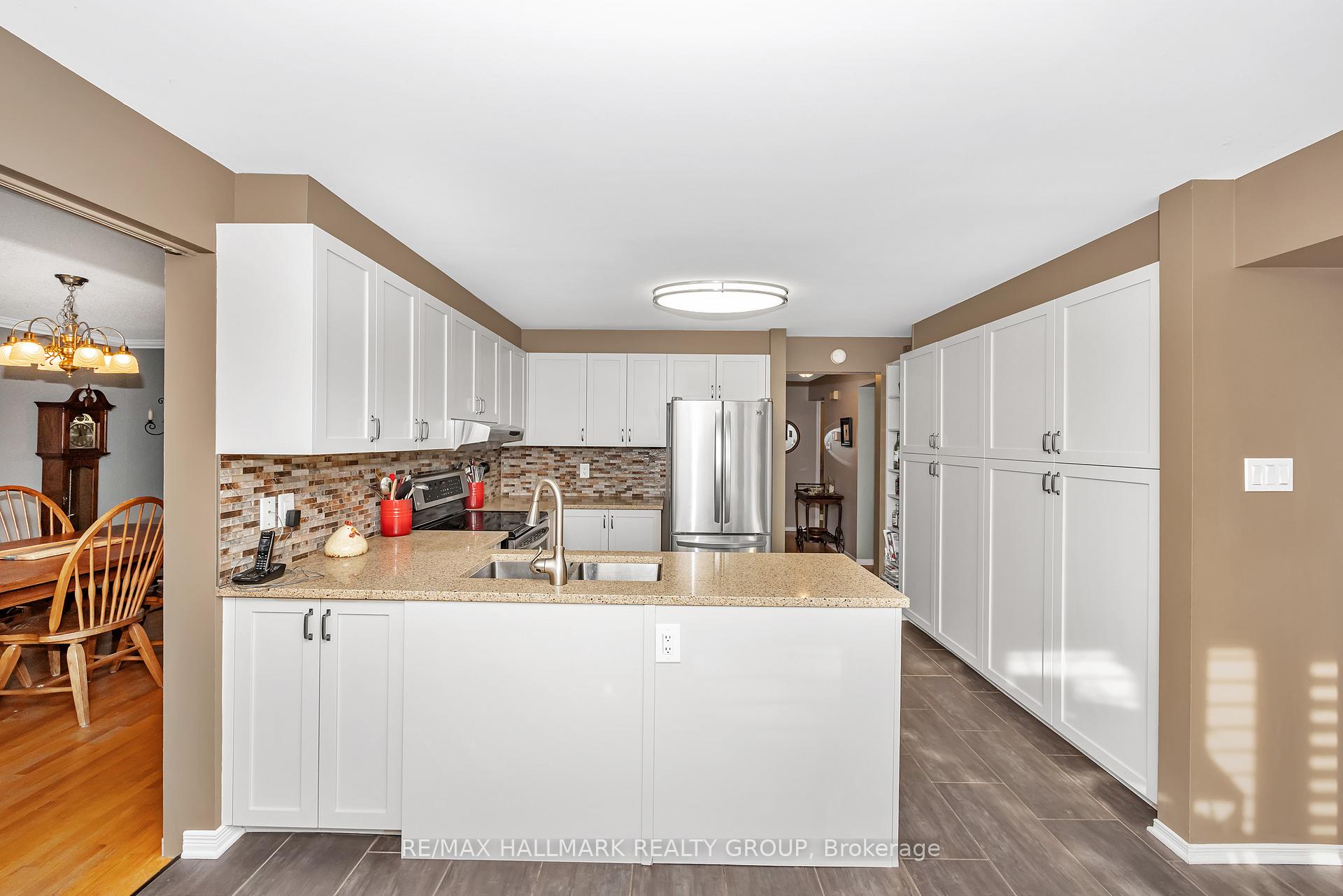 Photo 12 of 1814 Thornecrest Street, Ottawa, Chapel Hill — HOMEH