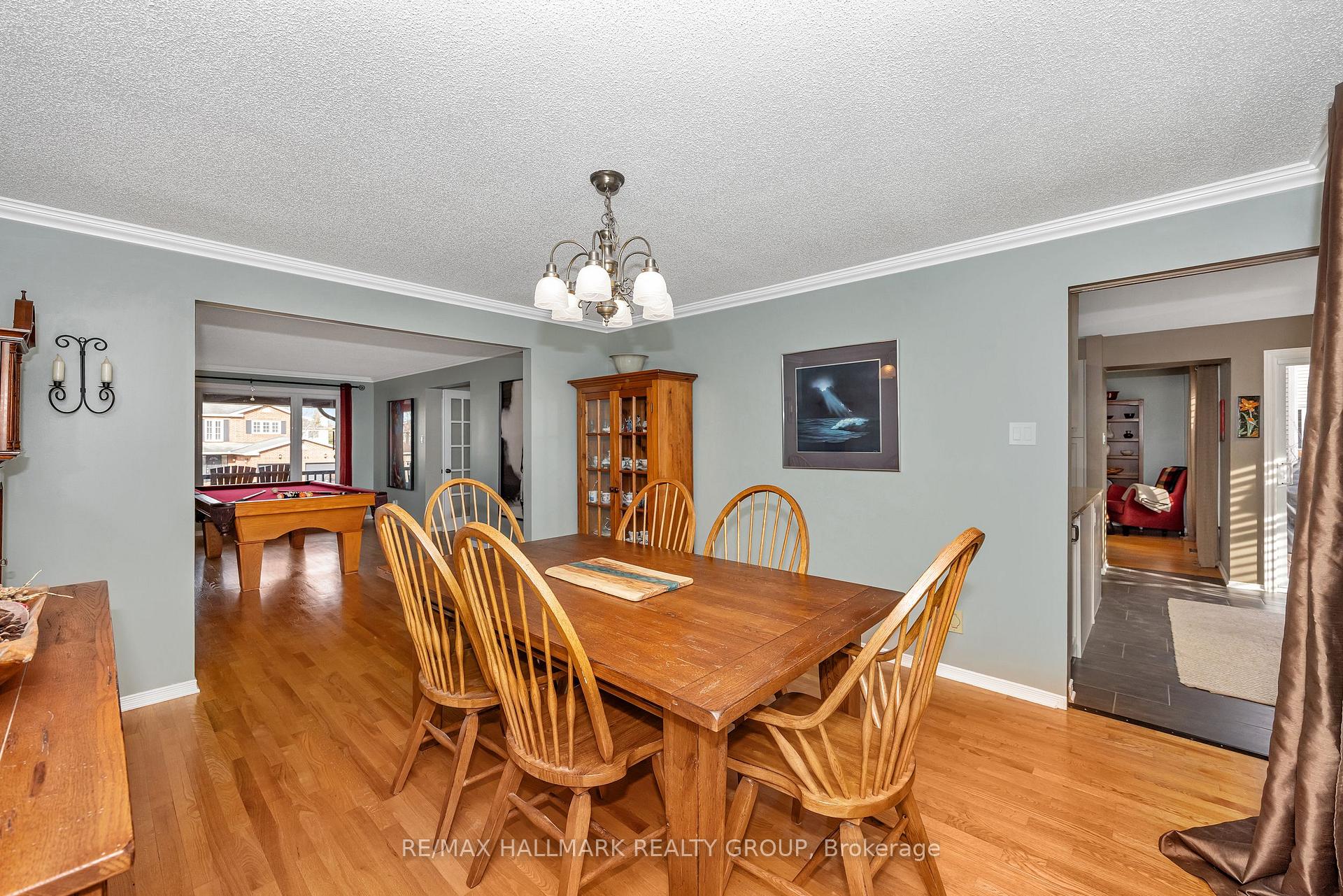 Photo 15 of 1814 Thornecrest Street, Ottawa, Chapel Hill — HOMEH