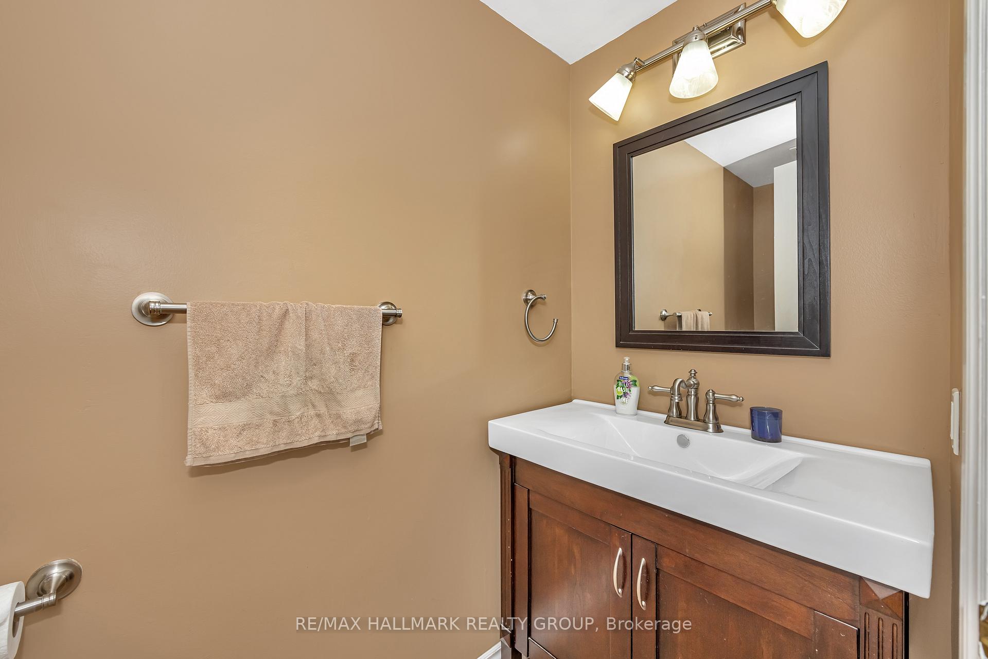 Photo 18 of 1814 Thornecrest Street, Ottawa, Chapel Hill — HOMEH