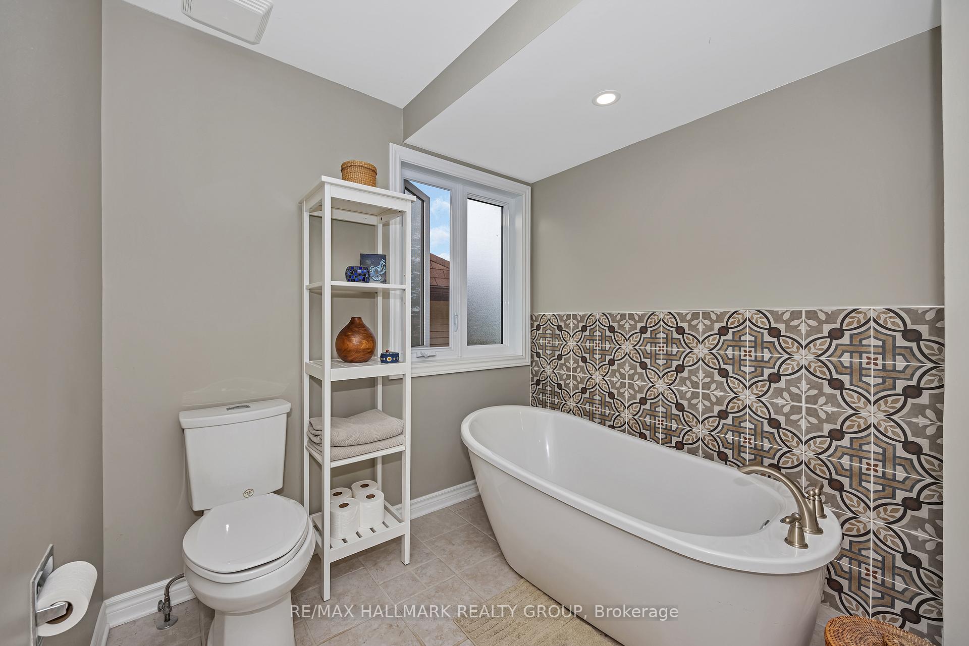 Photo 27 of 1814 Thornecrest Street, Ottawa, Chapel Hill — HOMEH