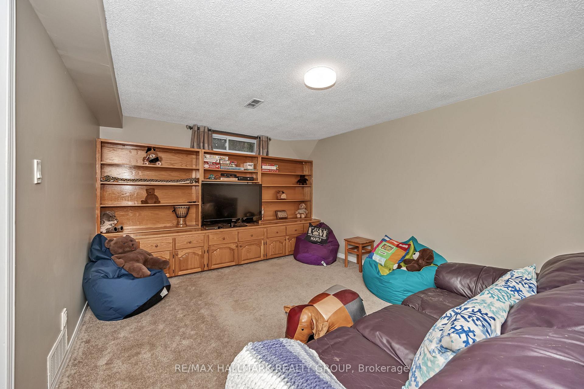 Photo 37 of 1814 Thornecrest Street, Ottawa, Chapel Hill — HOMEH