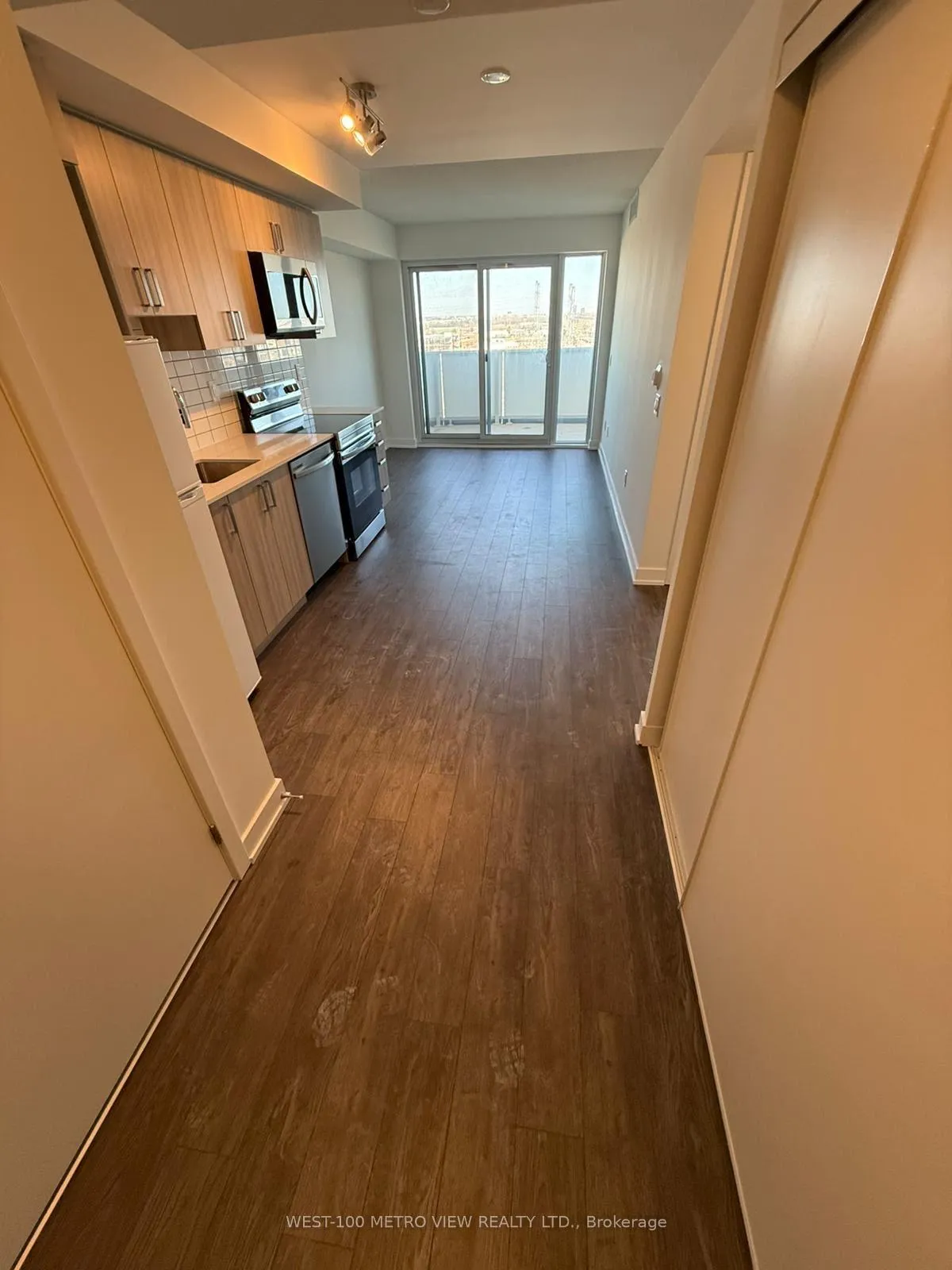 Photo 4 of Unit 1104, 1010 Sandy Beach Road, Pickering, Bay Ridges — HOMEH
