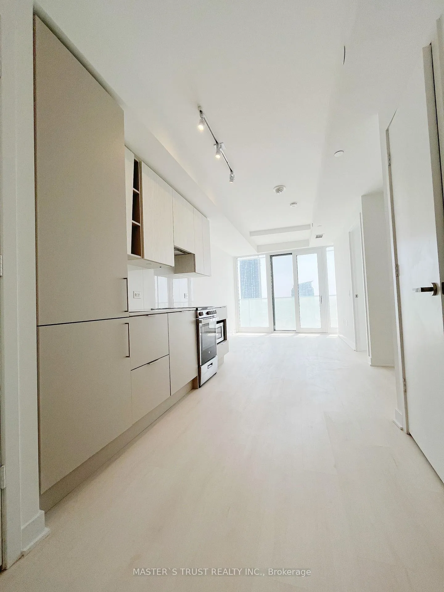 Photo 4 of Unit 2205, 3900 Confederation Parkway, Mississauga, City Centre — HOMEH