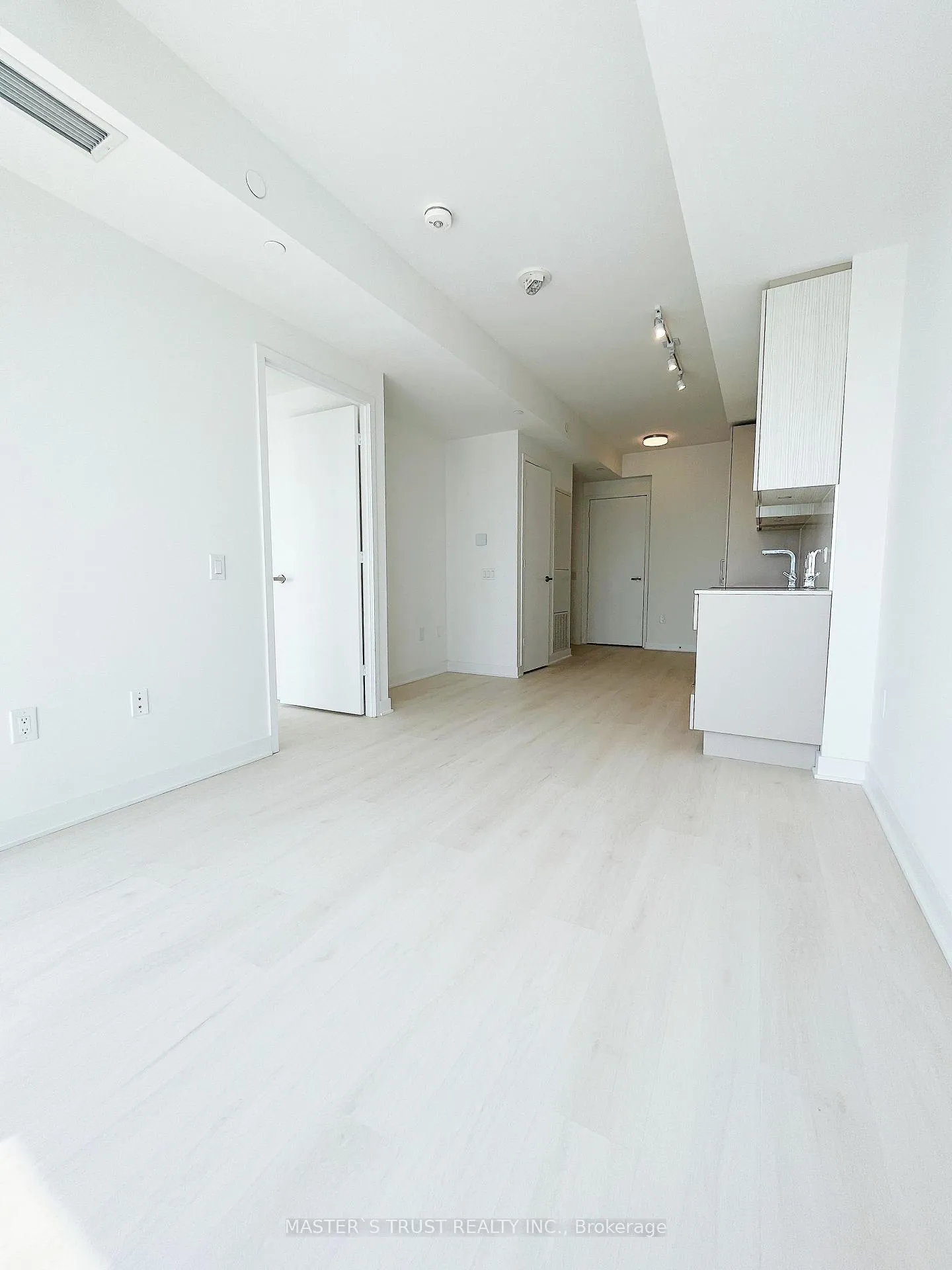 Photo 7 of Unit 2205, 3900 Confederation Parkway, Mississauga, City Centre — HOMEH