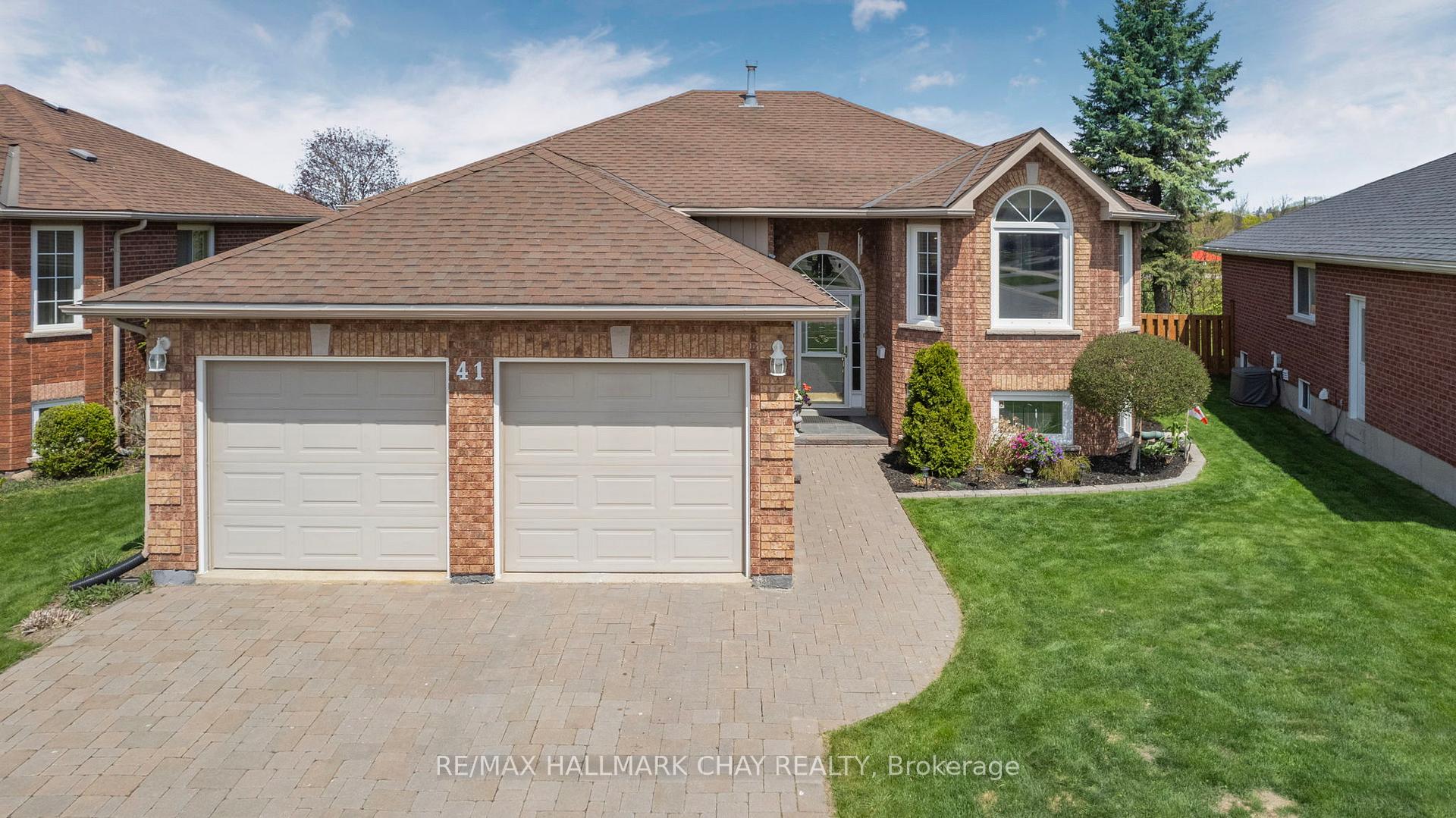 Photo 2 of 41 Carter Crescent, Orillia — HOMEH