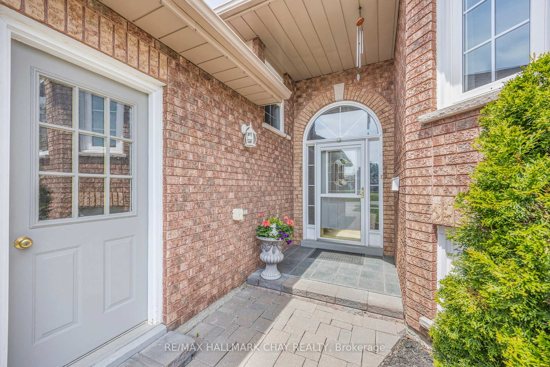 Photo 3 of 41 Carter Crescent, Orillia — HOMEH