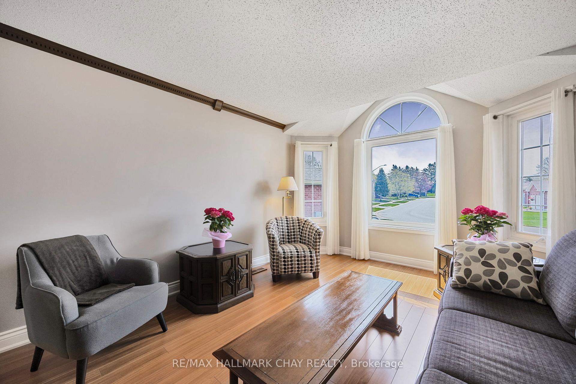 Photo 7 of 41 Carter Crescent, Orillia — HOMEH