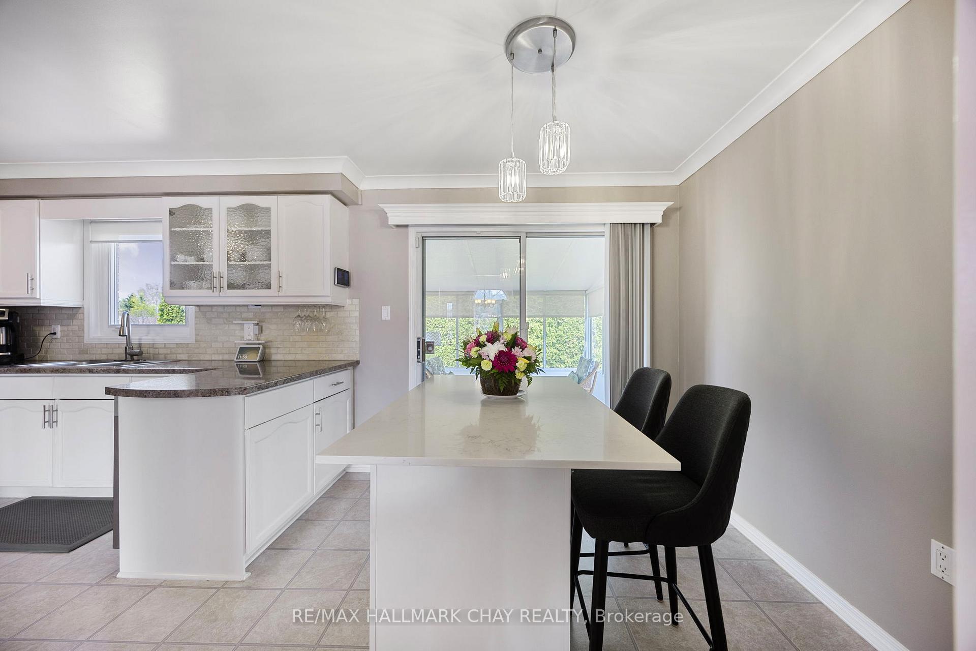 Photo 10 of 41 Carter Crescent, Orillia — HOMEH