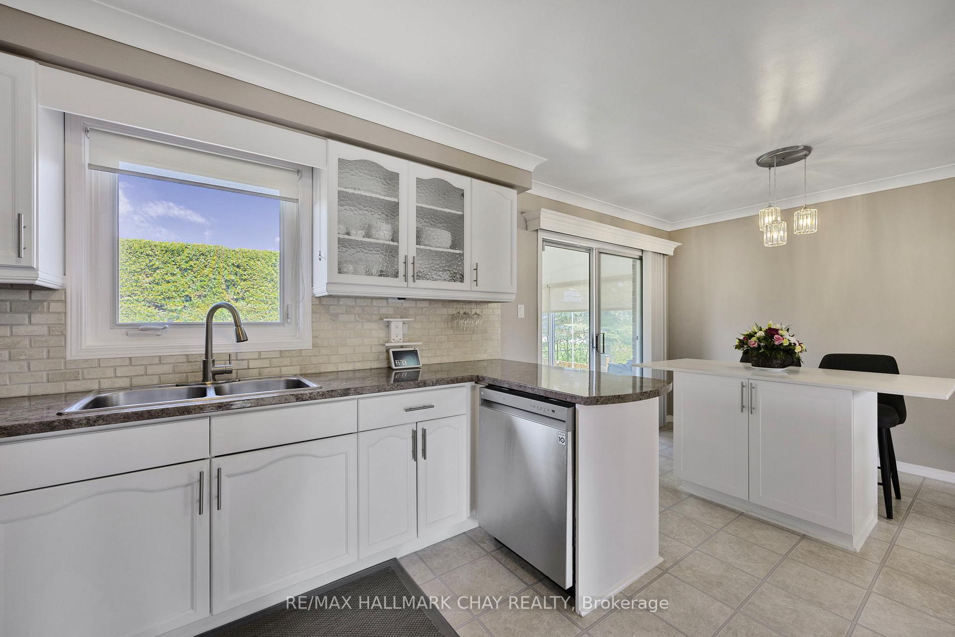 Photo 16 of 41 Carter Crescent, Orillia — HOMEH