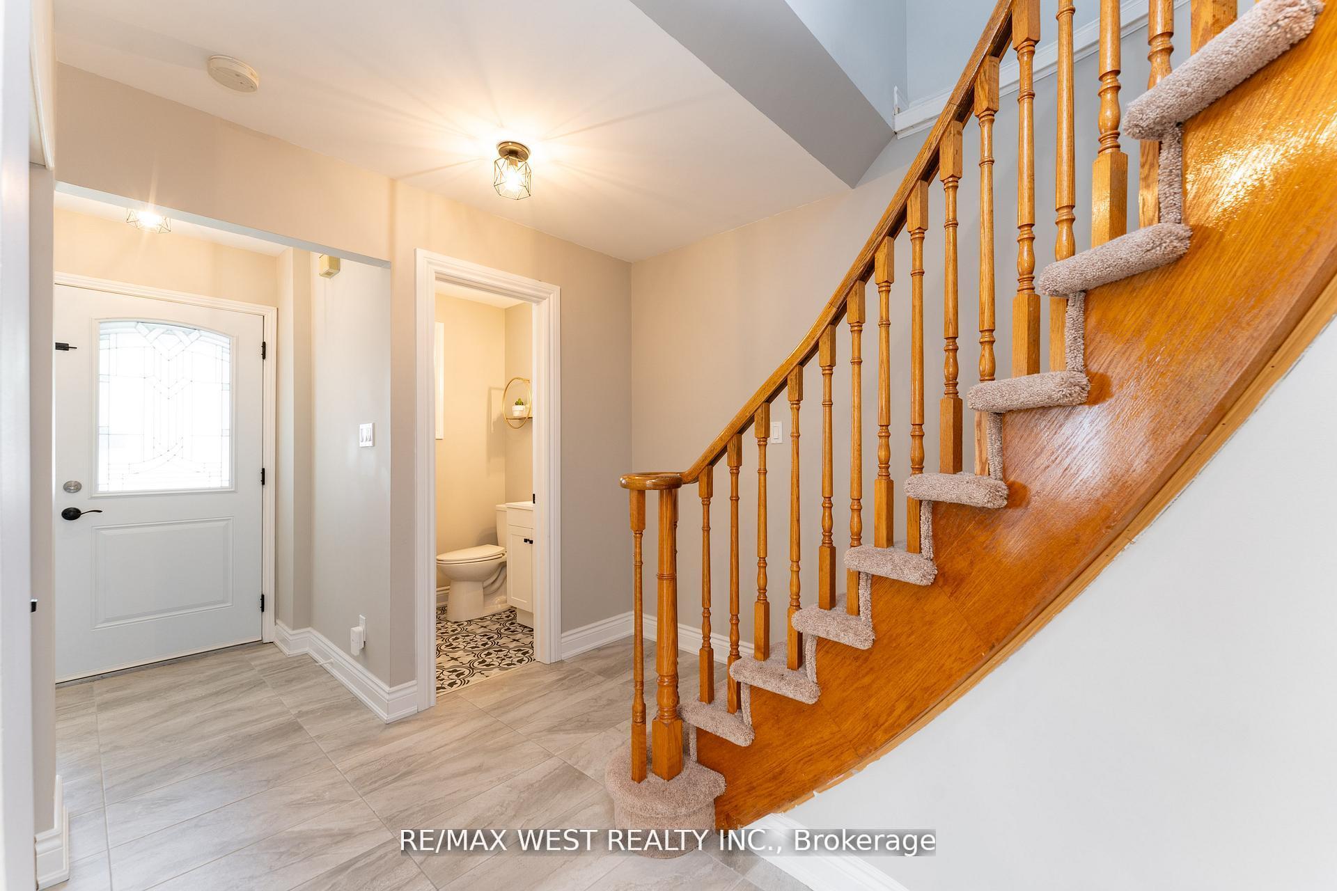 Photo 6 of 172 Lichen Crescent, Oshawa, McLaughlin — HOMEH
