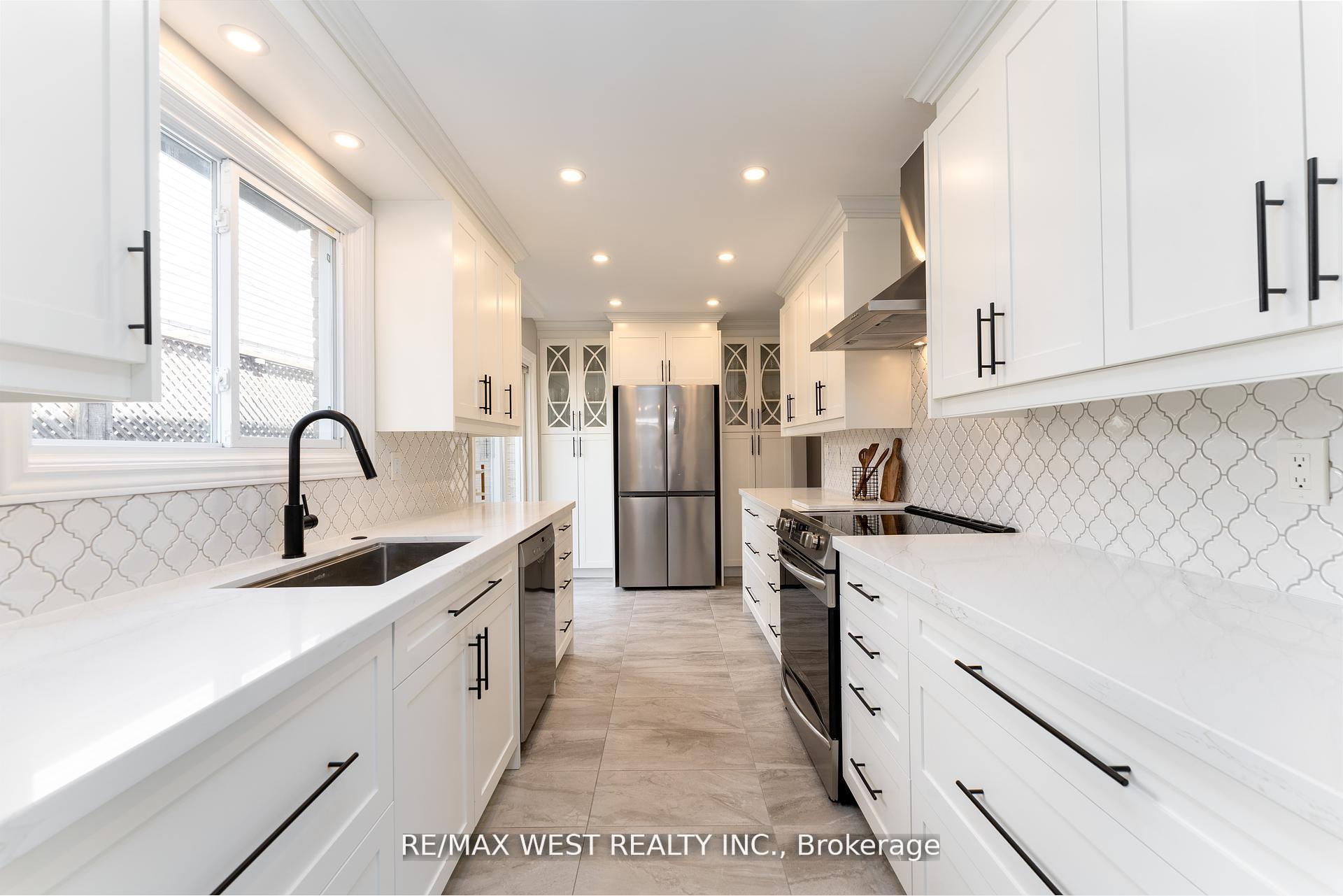 Photo 11 of 172 Lichen Crescent, Oshawa, McLaughlin — HOMEH