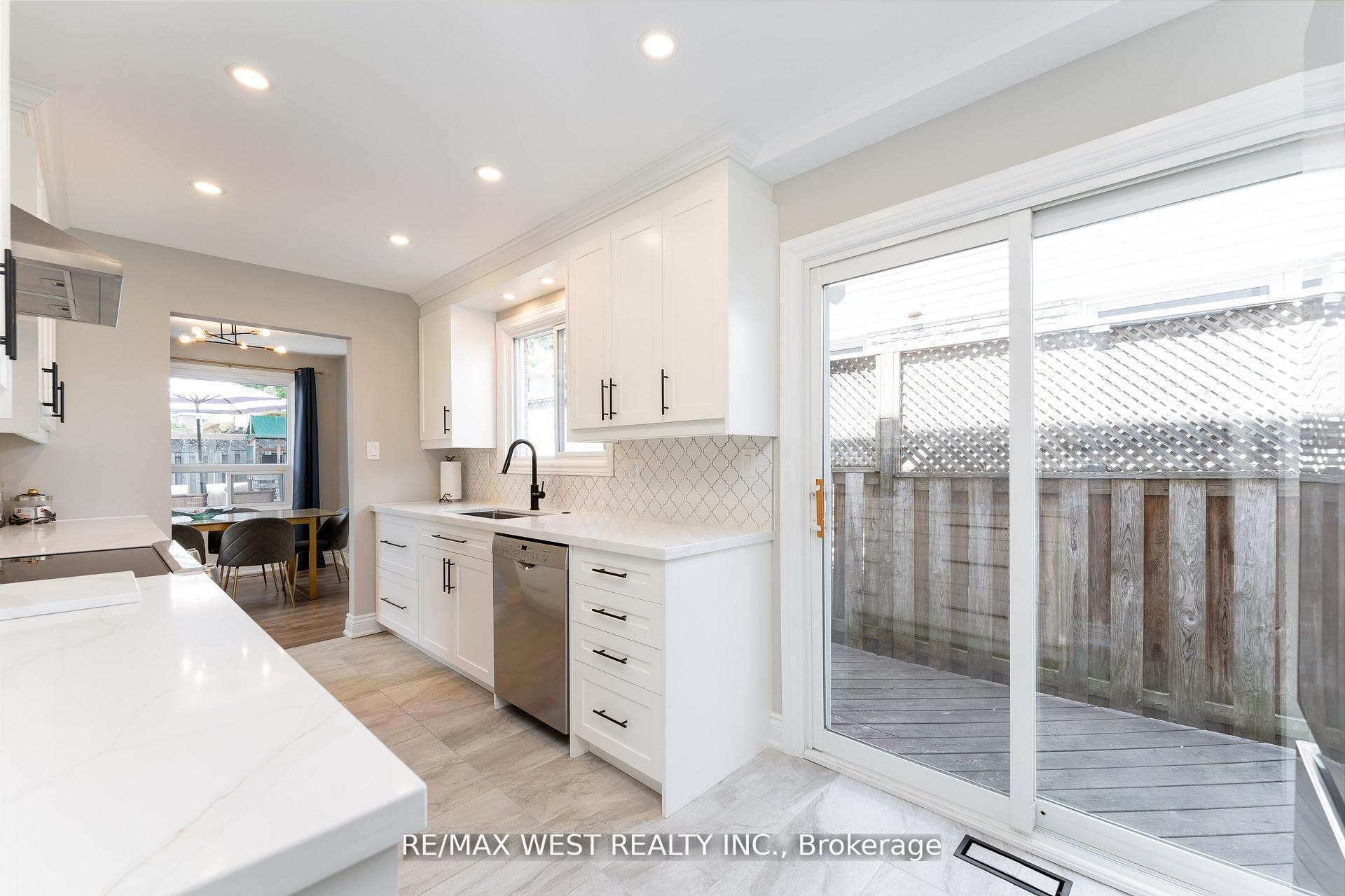Photo 12 of 172 Lichen Crescent, Oshawa, McLaughlin — HOMEH