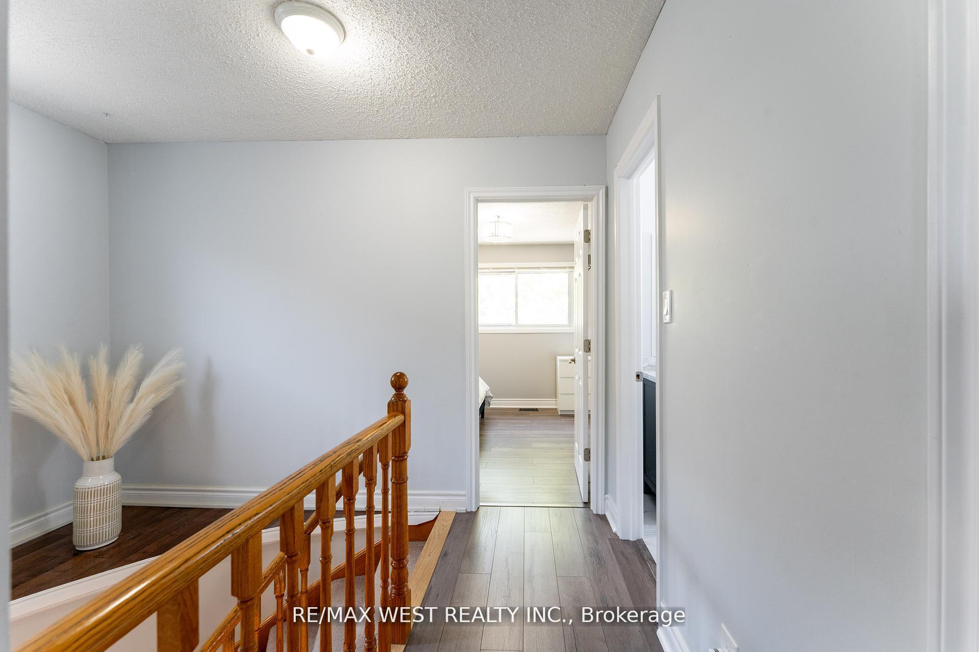 Photo 18 of 172 Lichen Crescent, Oshawa, McLaughlin — HOMEH