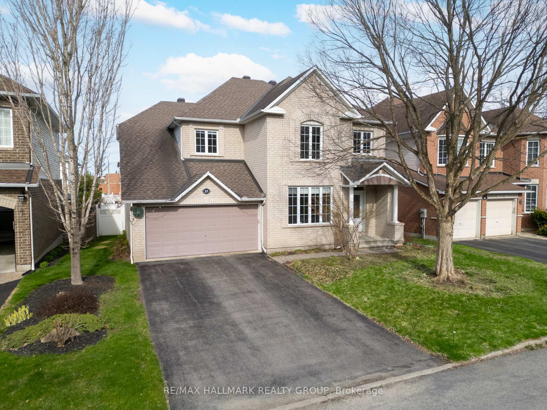 Photo 1 of 2031 Silver Pines Crescent, Ottawa, Chapel Hill South - Orleans Village — HOMEH