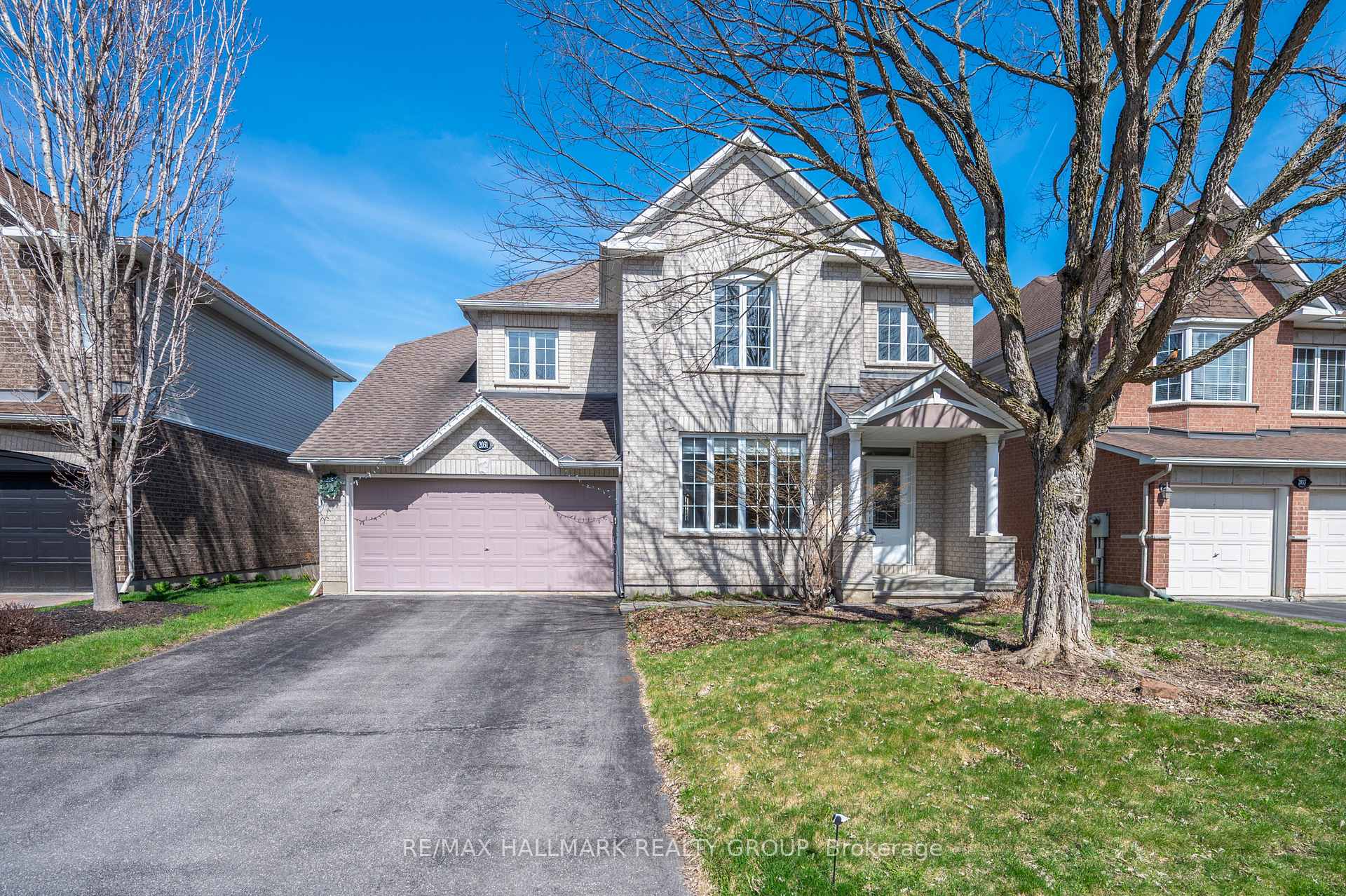 Photo 2 of 2031 Silver Pines Crescent, Ottawa, Chapel Hill South - Orleans Village — HOMEH