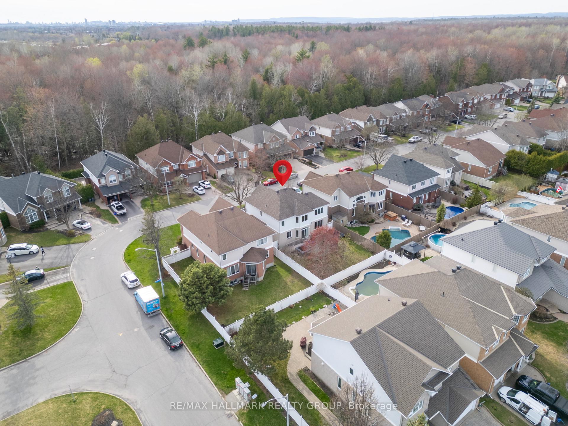 Photo 3 of 2031 Silver Pines Crescent, Ottawa, Chapel Hill South - Orleans Village — HOMEH