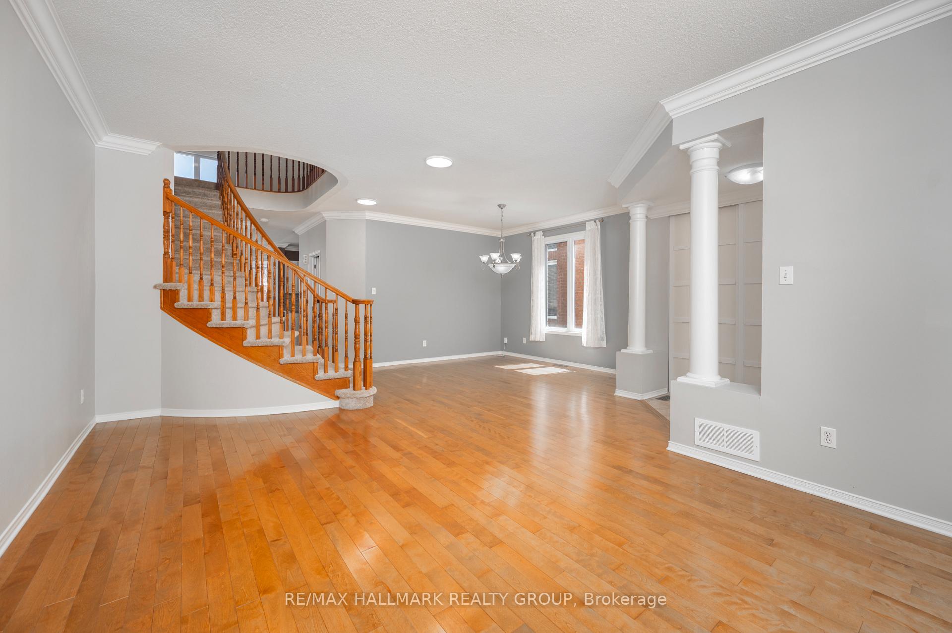 Photo 6 of 2031 Silver Pines Crescent, Ottawa, Chapel Hill South - Orleans Village — HOMEH