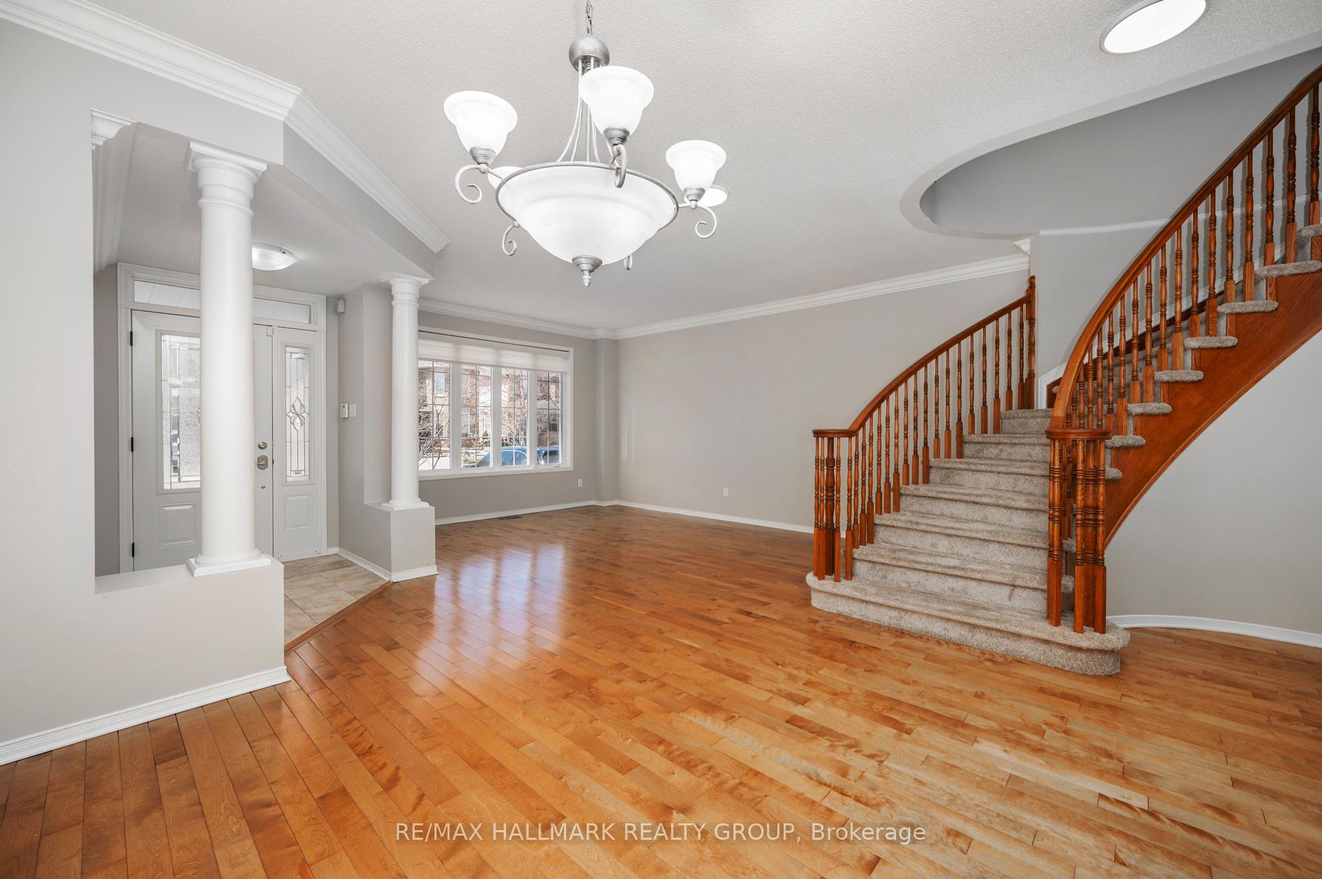 Photo 8 of 2031 Silver Pines Crescent, Ottawa, Chapel Hill South - Orleans Village — HOMEH