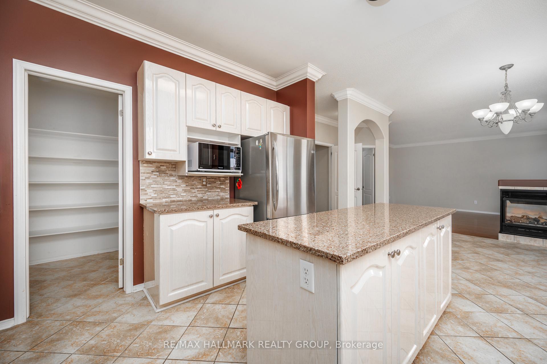 Photo 11 of 2031 Silver Pines Crescent, Ottawa, Chapel Hill South - Orleans Village — HOMEH
