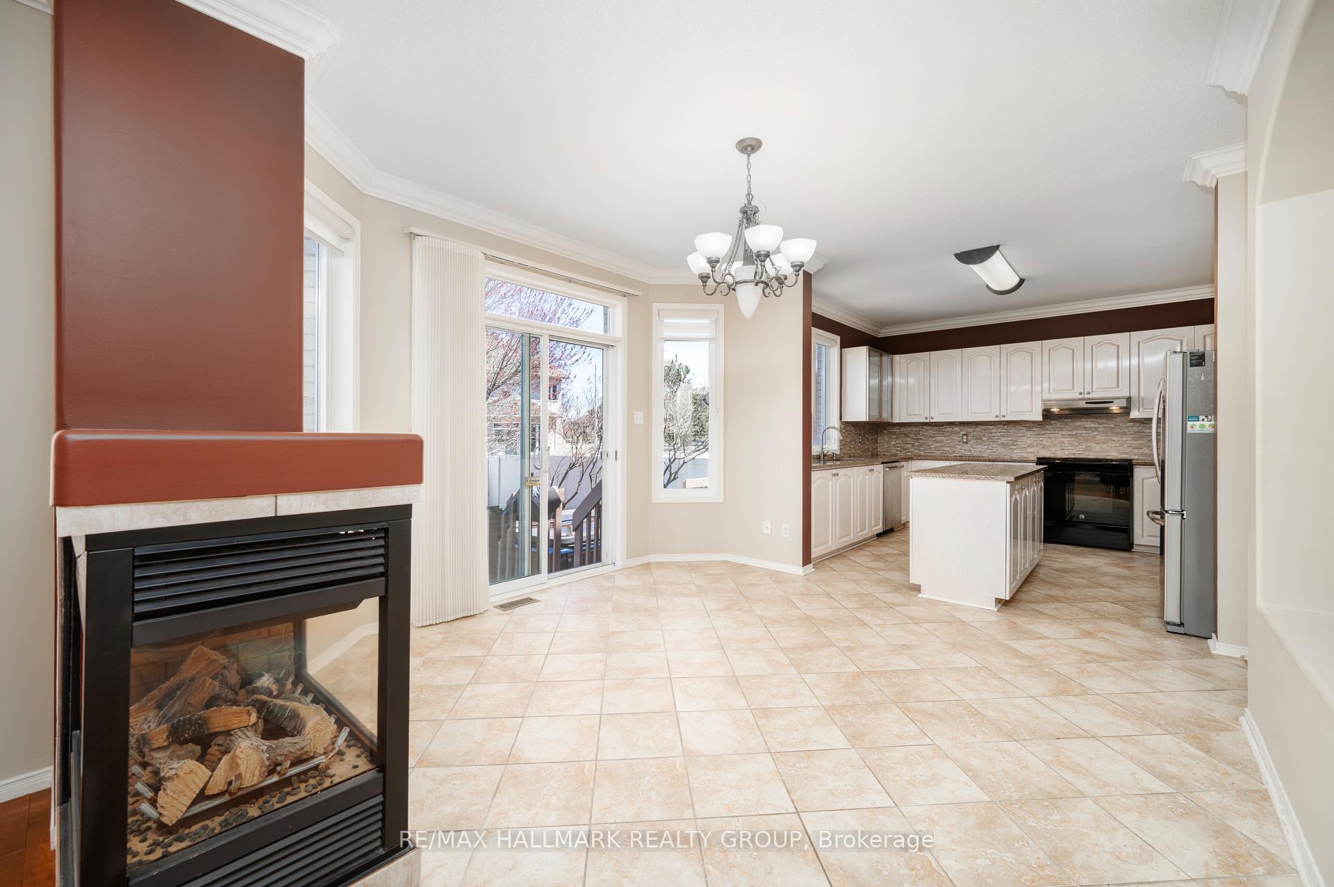 Photo 14 of 2031 Silver Pines Crescent, Ottawa, Chapel Hill South - Orleans Village — HOMEH