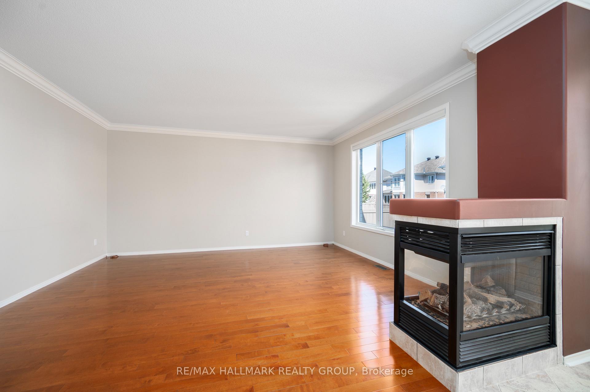 Photo 16 of 2031 Silver Pines Crescent, Ottawa, Chapel Hill South - Orleans Village — HOMEH