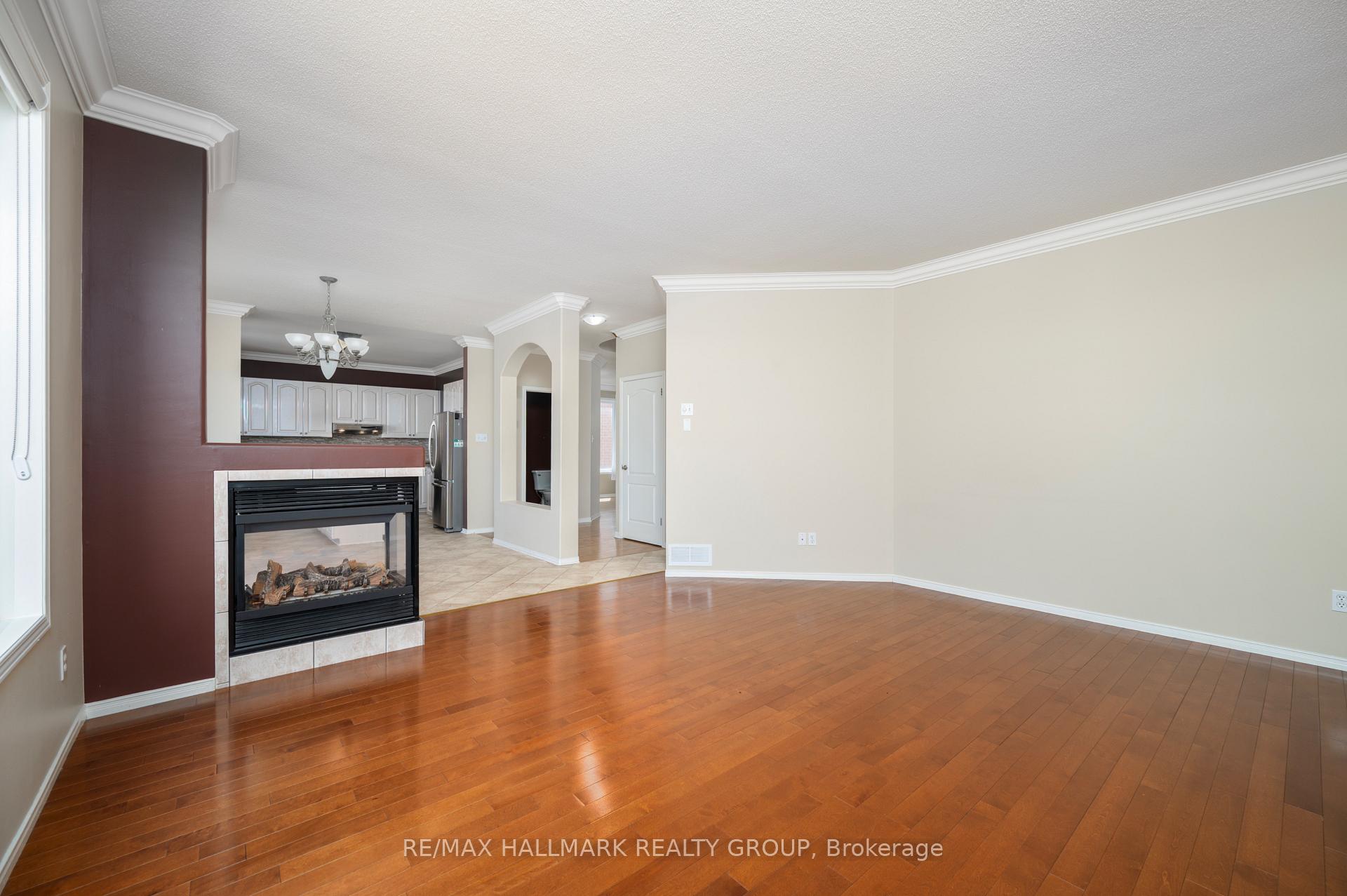 Photo 18 of 2031 Silver Pines Crescent, Ottawa, Chapel Hill South - Orleans Village — HOMEH