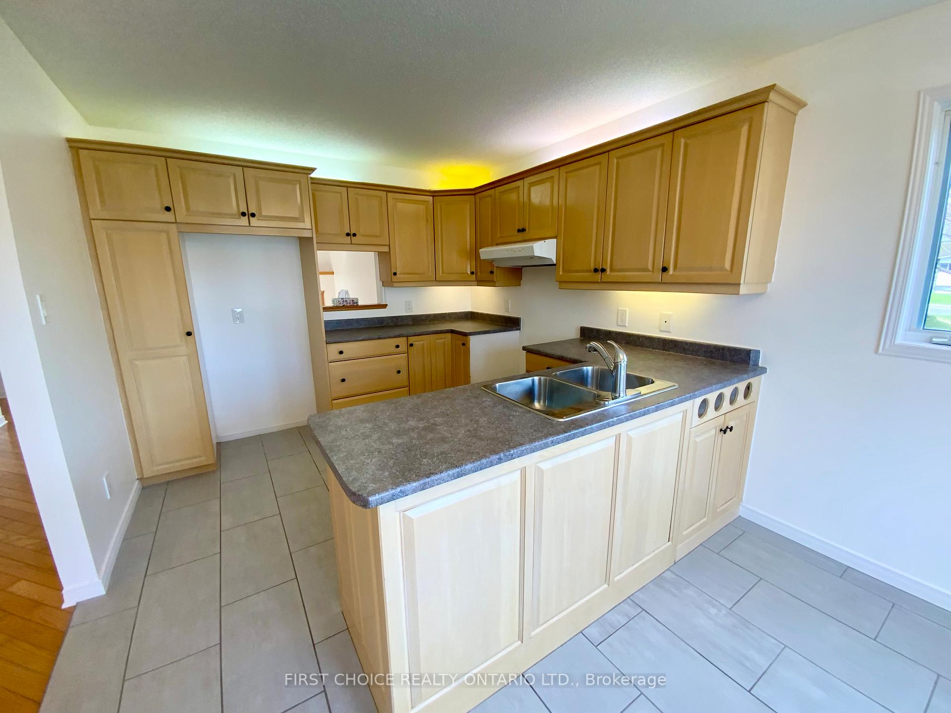 Photo 4 of 6336 Loire Drive, Ottawa, Chateauneuf — HOMEH