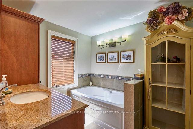 Photo 11 of 24 Rossland Road E, Oshawa, Centennial — HOMEH