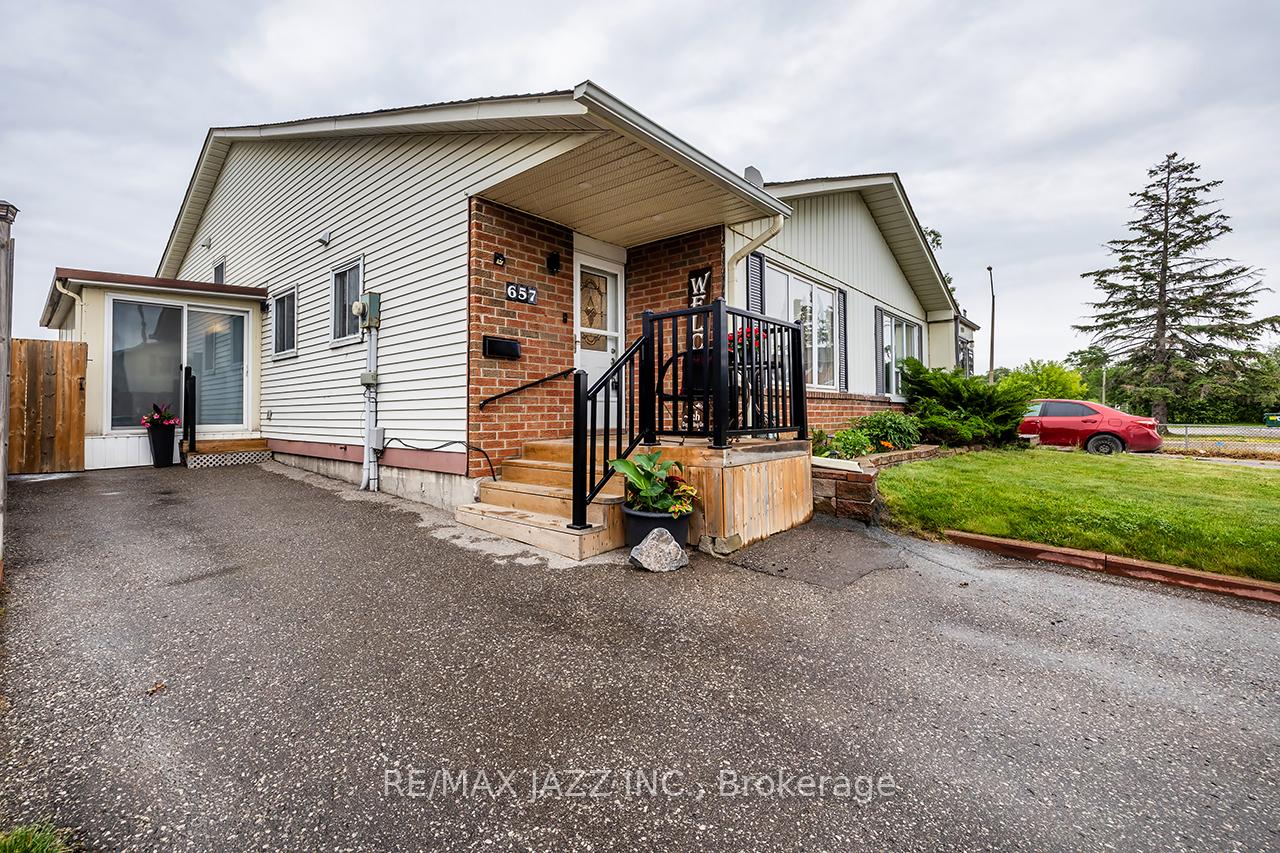 Photo 2 of 657 Dorchester Drive, Oshawa, Vanier — HOMEH