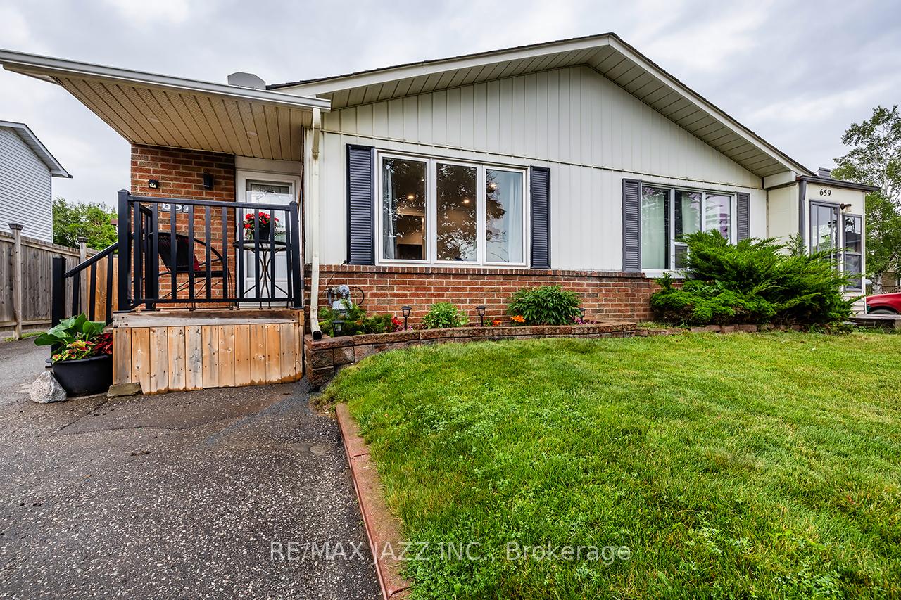 Photo 3 of 657 Dorchester Drive, Oshawa, Vanier — HOMEH