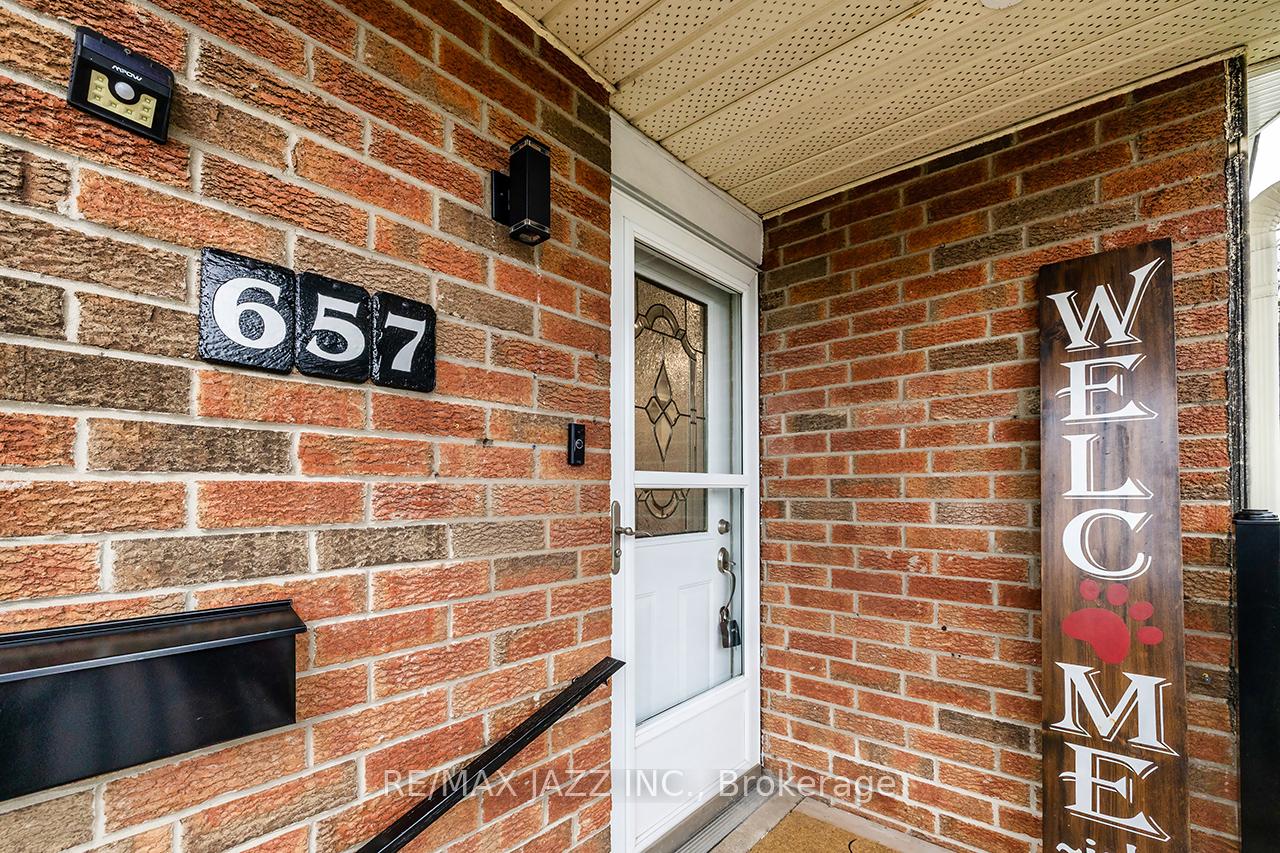 Photo 4 of 657 Dorchester Drive, Oshawa, Vanier — HOMEH