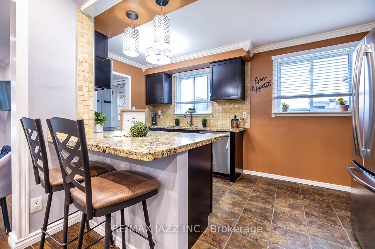 Photo 14 of 657 Dorchester Drive, Oshawa, Vanier — HOMEH
