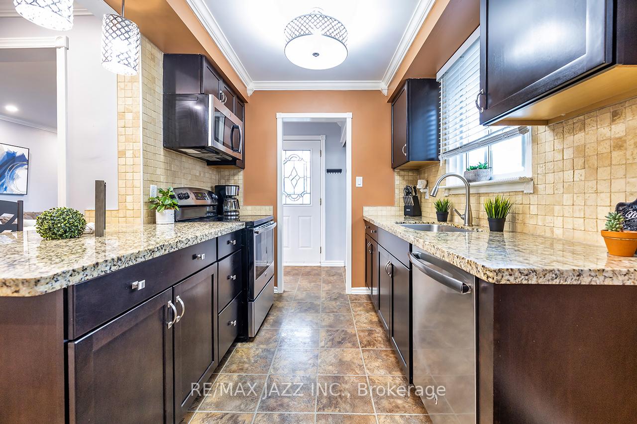 Photo 15 of 657 Dorchester Drive, Oshawa, Vanier — HOMEH
