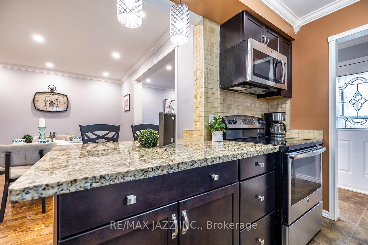 Photo 17 of 657 Dorchester Drive, Oshawa, Vanier — HOMEH