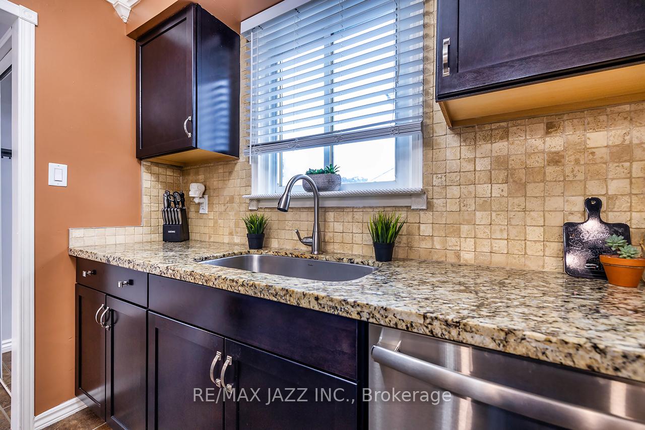Photo 18 of 657 Dorchester Drive, Oshawa, Vanier — HOMEH