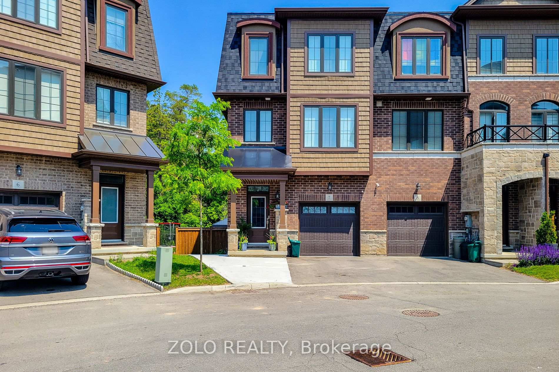 Front of Unit 7, 445 Ontario Street S