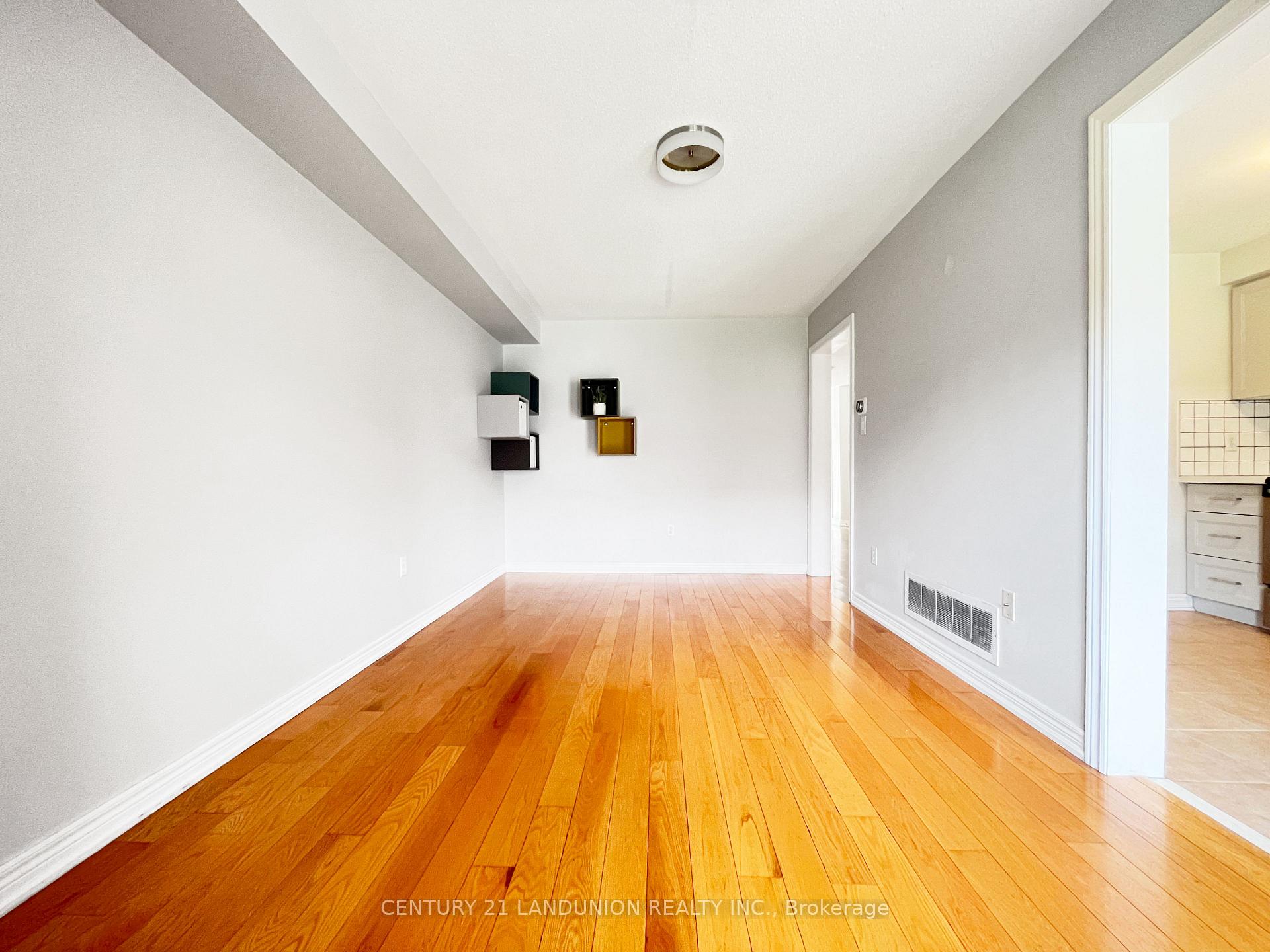 Photo 3 of 62 Zio Carlo Drive, Markham, Village Green-South Unionville — HOMEH