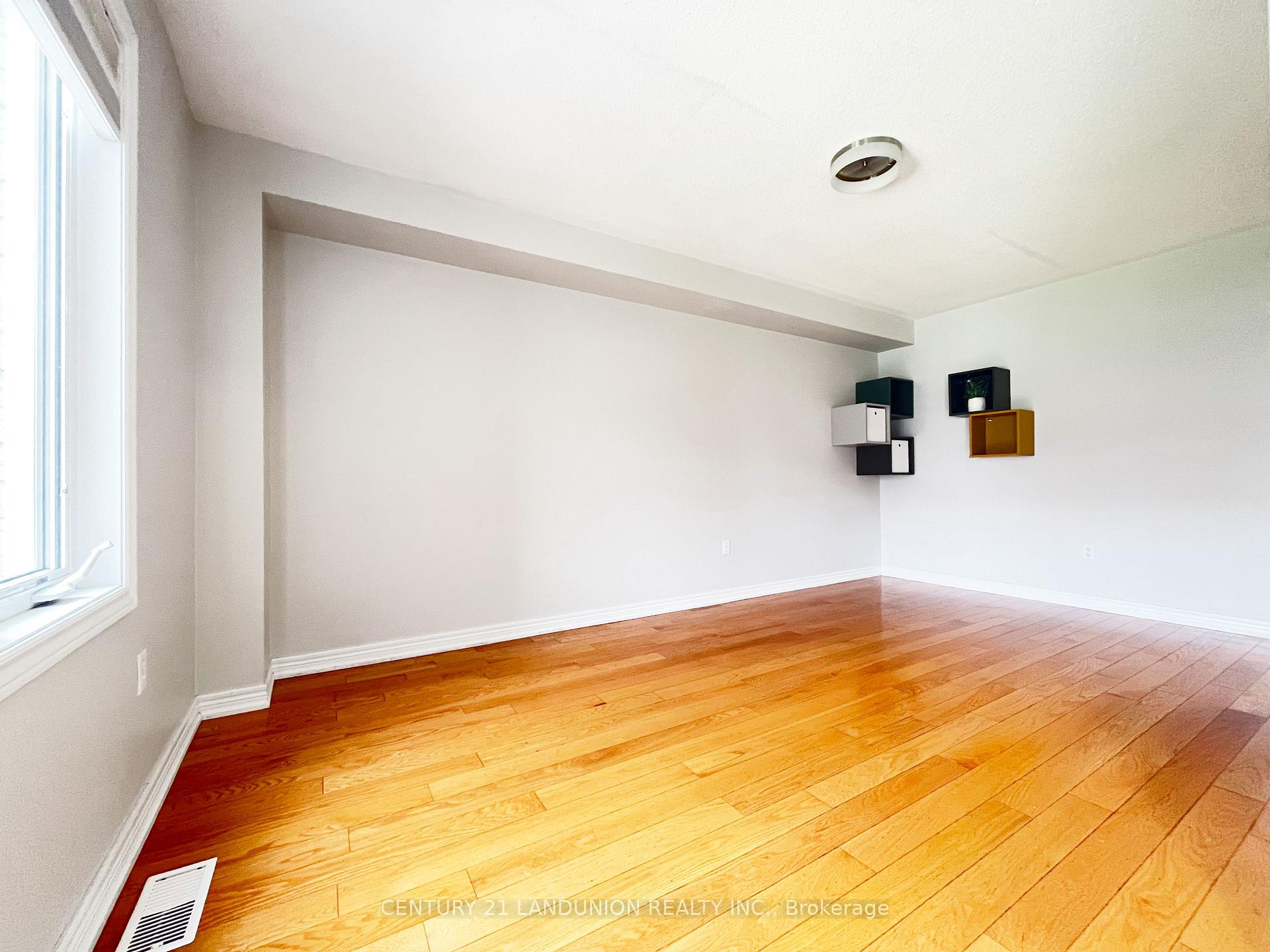 Photo 4 of 62 Zio Carlo Drive, Markham, Village Green-South Unionville — HOMEH